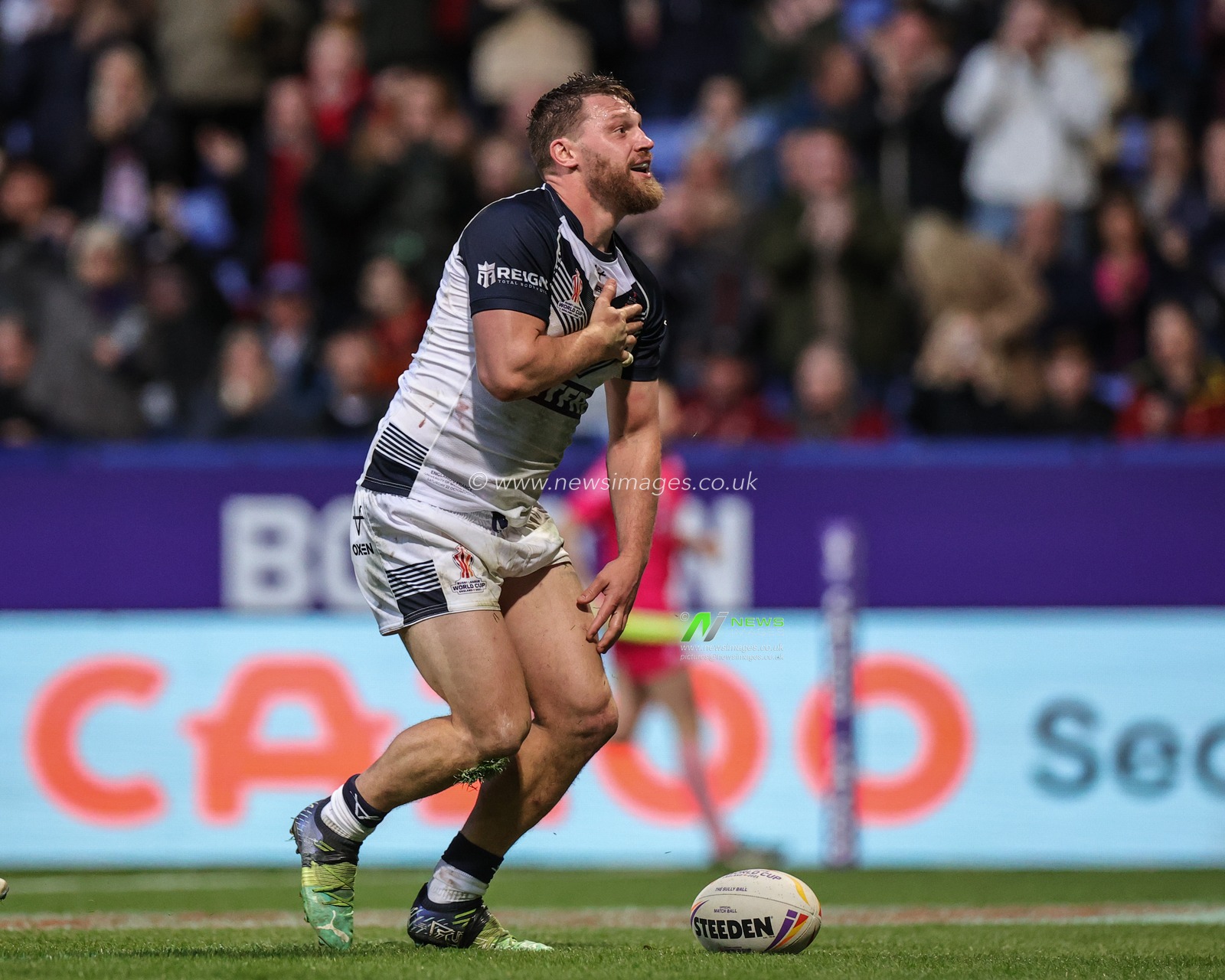 Elliott Whitehead of England celebrates his try during the Rugby League World Cup 2021 Group A match England vs France at University of Bolton Stadium, Bolton, United Kingdom, 22nd October 2022

(Photo by Mark Cosgrove/News Images)