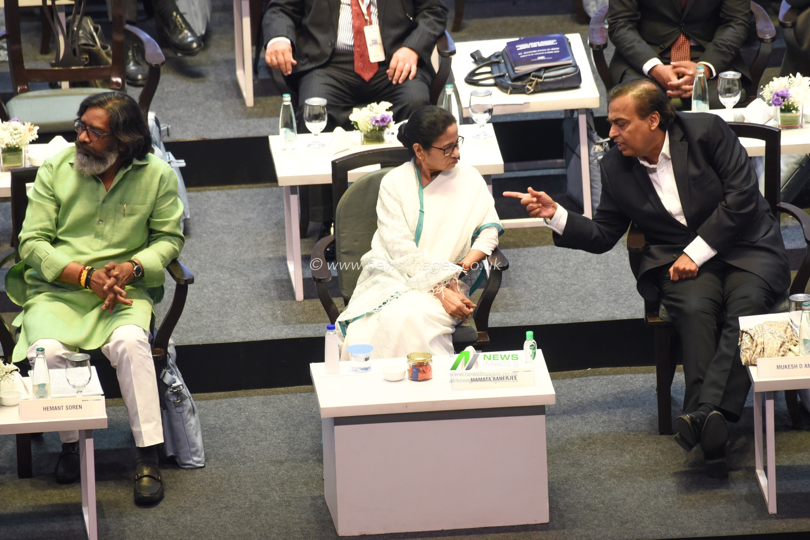 Reliance Industries Chairperson Mukesh Ambani  with  West Bengal Chief Minister Mamata Banerjee ( White Sharee)  and Jharkhand CM Hemant Soren ( Left ) during the inaugural session of the Bengal Global Business Summit-2025 in Kolkata, India, on February 5,2025,Pictures by Debajyoti Debajyoti Chakraborty.(Photo: Debajyoti Chakraborty/News Images)