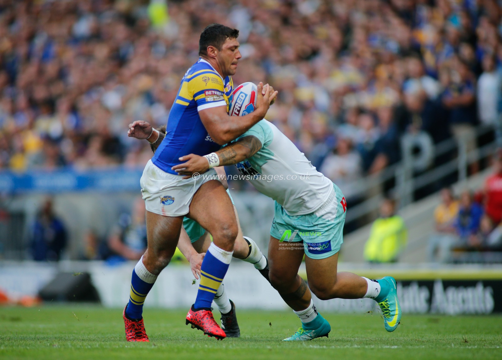 20th July 2018 , Emerald Headingley Stadium, Leeds, England; Betfred Super League, Leeds Rhinos v Widnes Vikings; Ryan Hall (R) of Leeds Rhinos on the attack against Widnes Vikings.