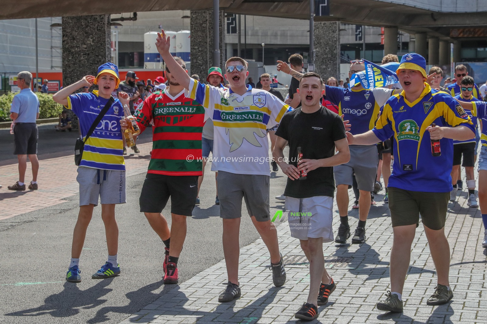 24th August 2019 , Wembley Stadium, London England ; 2019 Coral Challenge Cup Final ; St Helens vs Warrington Wolves ; Fans arrive on Wembley way



Credit: Mark Cosgrove/News Images