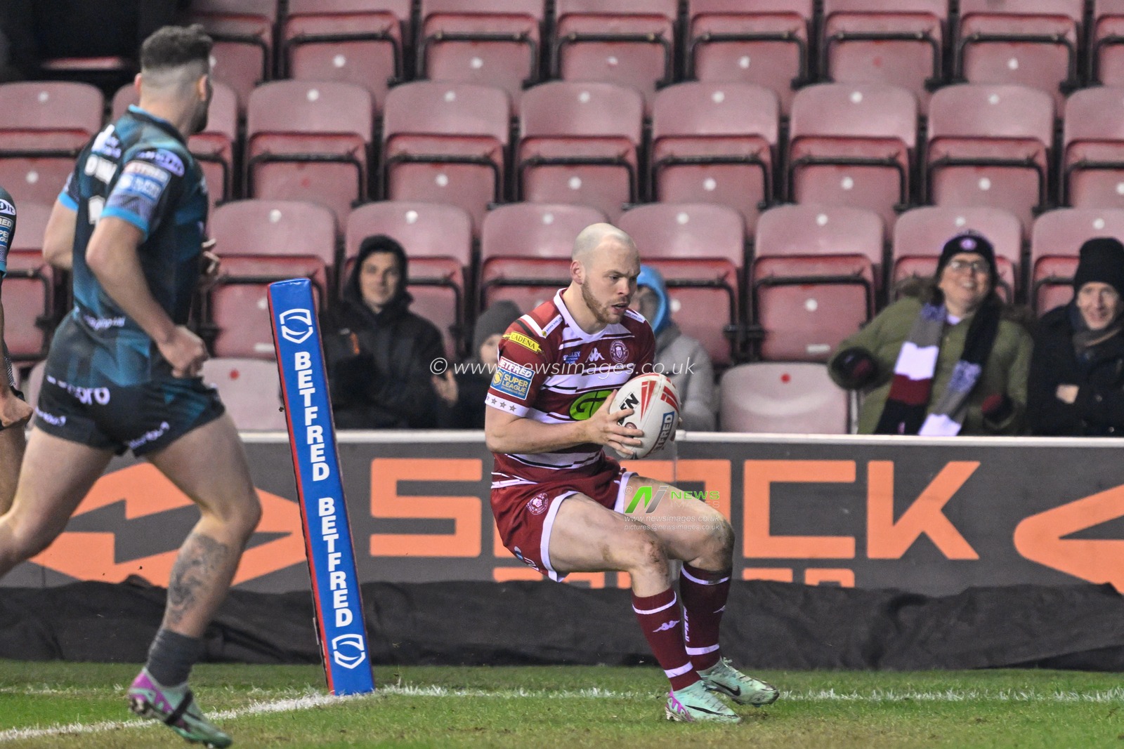 Liam Marshall of Wigan Warriors runs in for his second try of the match to make it 16-0 Wigan, during the Betfred Super League Round 3 match Wigan Warriors vs Huddersfield Giants at DW Stadium, Wigan, United Kingdom, 1st March 2024

(Photo by Cody Froggatt/News Images)
