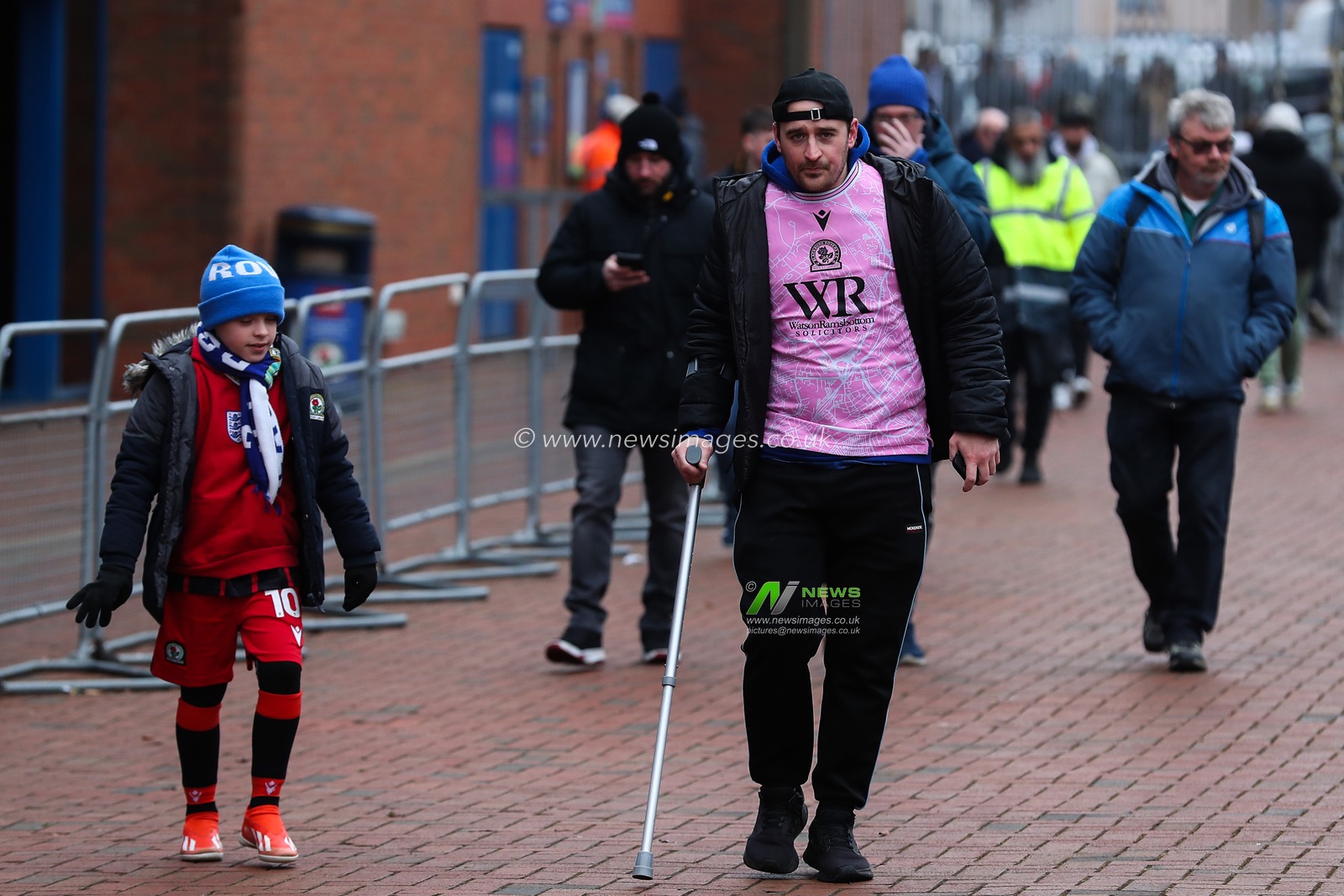 Blackburn Rovers fans make their way to the stadium ahead of the Emirates FA Cup Fourth Round Blackburn Rovers vs Wolverhampton Wanderers at Ewood Park, Blackburn, United Kingdom, 9th February 2025

(Photo by Gareth Evans/News Images)