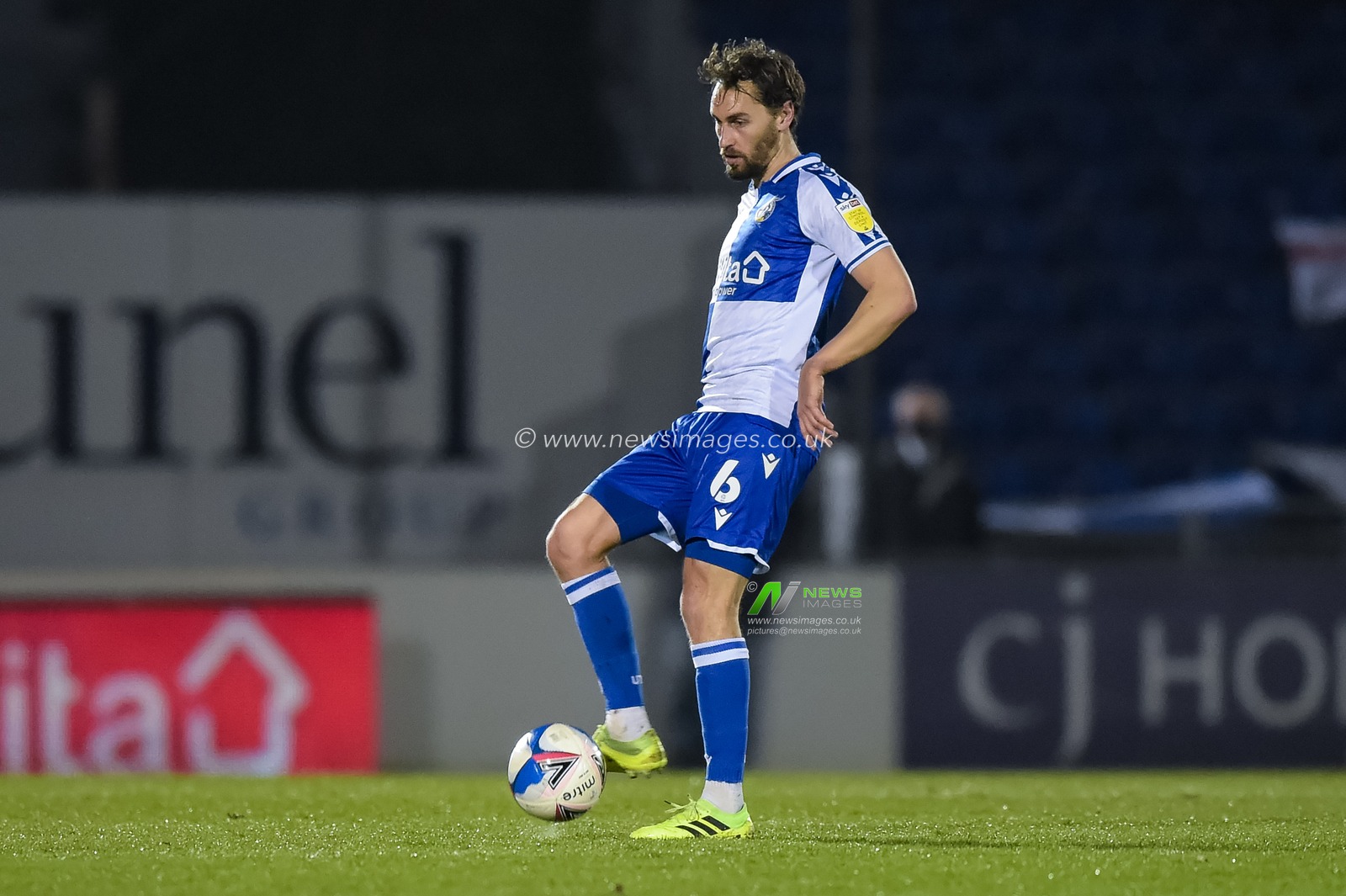 Edward Upson #6 of Bristol Rovers passing the ball