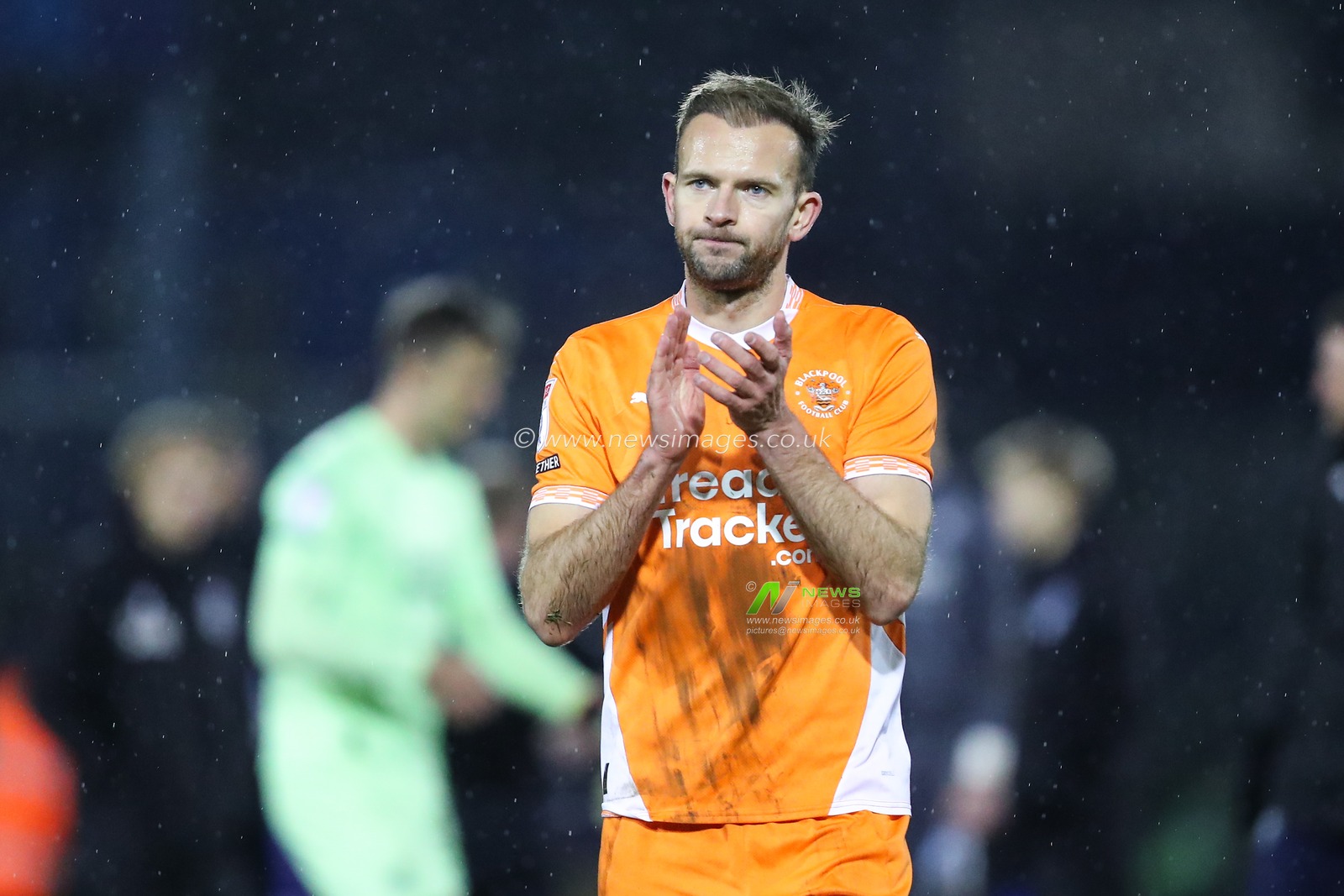 Jordan Rhodes of Blackpool applauds the travelling fans after the Sky Bet League 1 match Bristol Rovers vs Blackpool at Memorial Stadium, Bristol, United Kingdom, 26th November 2024

(Photo by Gareth Evans/News Images)