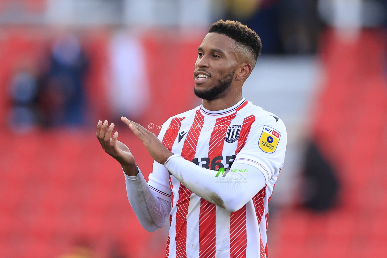 Tyrese Campbell #10 of Stoke City applauds the fans at the end of the Sky Bet Championship match Stoke City vs Sheffield United at Bet365 Stadium, Stoke-on-Trent, United Kingdom, 8th October 2022

(Photo by Conor Molloy/News Images)