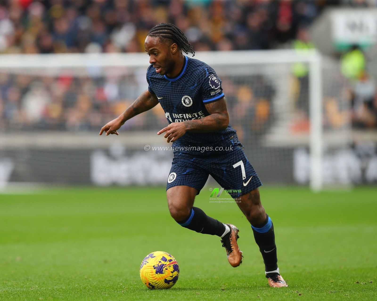 Raheem Sterling of Chelsea breaks forward with the ball, during the Premier League match Wolverhampton Wanderers vs Chelsea at Molineux, Wolverhampton, United Kingdom, 24th December 2023

(Photo by Gareth Evans/News Images)