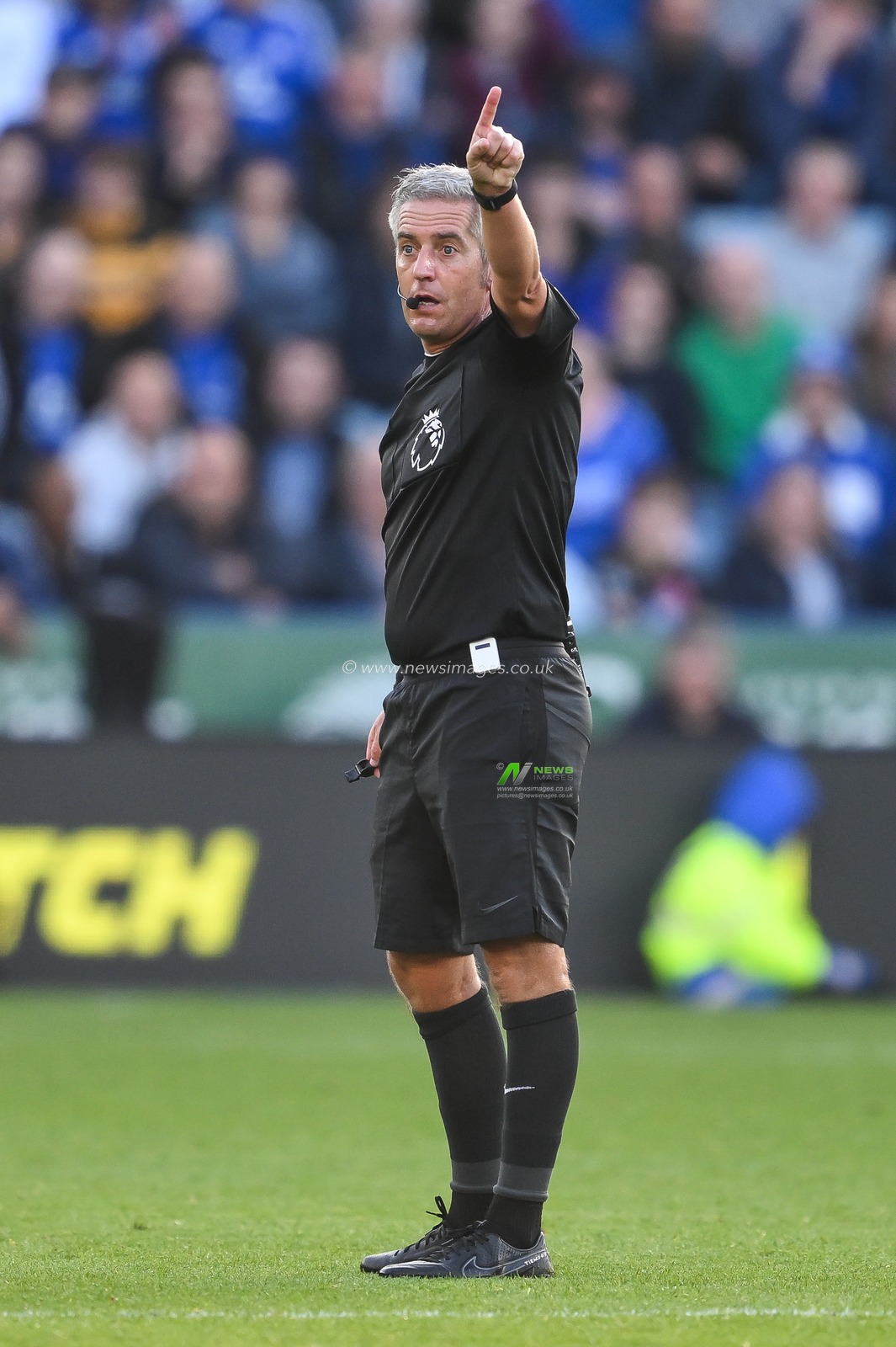 Referee Darren Bond during the Premier League match Leicester City vs Bournemouth at King Power Stadium, Leicester, United Kingdom, 5th October 2024

(Photo by Craig Thomas/News Images)