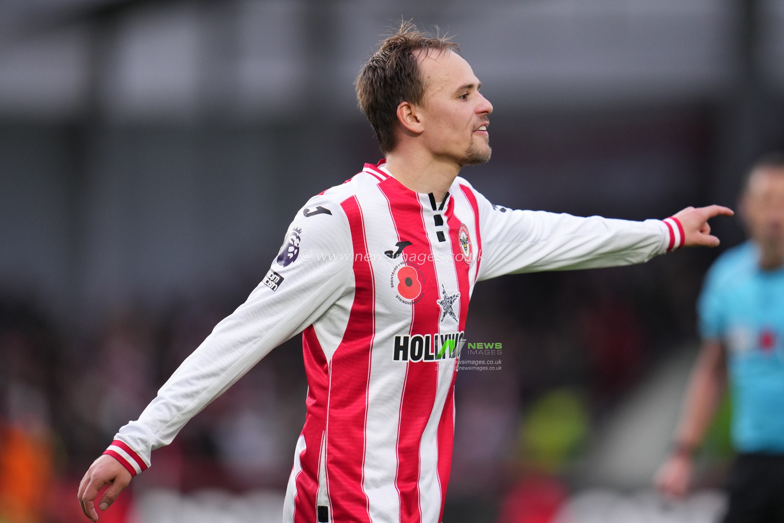 Mikkel Damsgaard of Brentford during the Premier League match Brentford vs Newcastle United at The Gtech Community Stadium, London, United Kingdom, 9th November 2025

(Photo by Harvey Murphy/News Images)

*** GER AUT SUI OUT ***