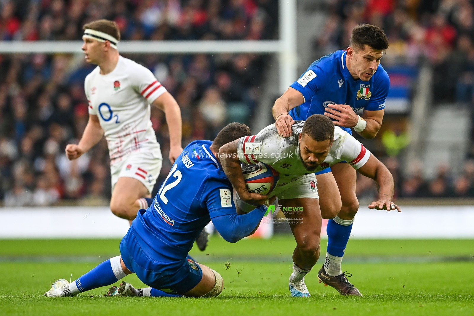 Ollie Lawrence of England is tackled by Luca Morisi of Italy  during the 2023 Guinness 6 Nations match England vs Italy at Twickenham Stadium, Twickenham, United Kingdom, 12th February 2023

(Photo by Craig Thomas/News Images)