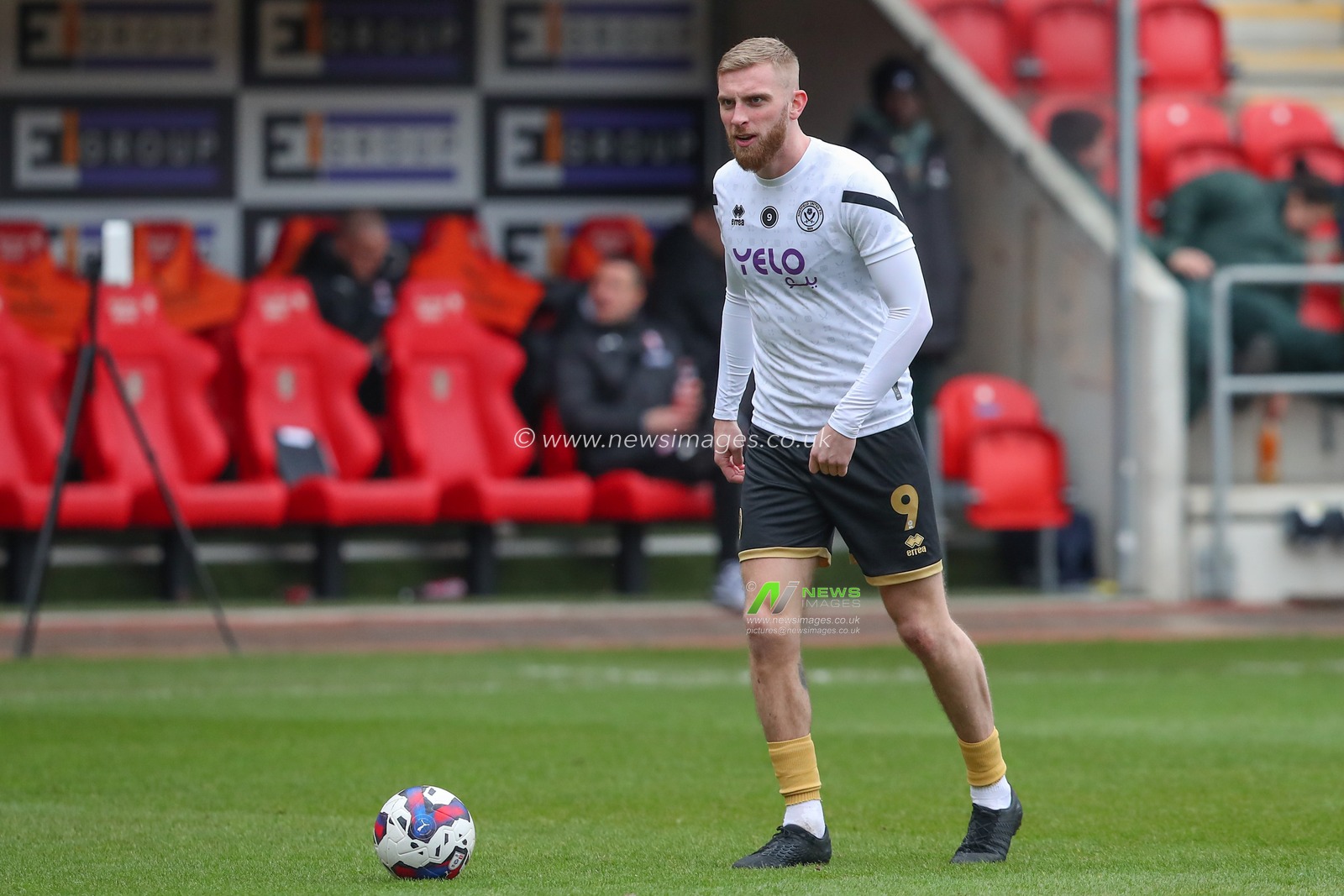 Oliver McBurnie #9 of Sheffield United during the pre-game warm up ahead of the Sky Bet Championship match Rotherham United vs Sheffield United at New York Stadium, Rotherham, United Kingdom, 4th February 2023

(Photo by Gareth Evans/News Images)