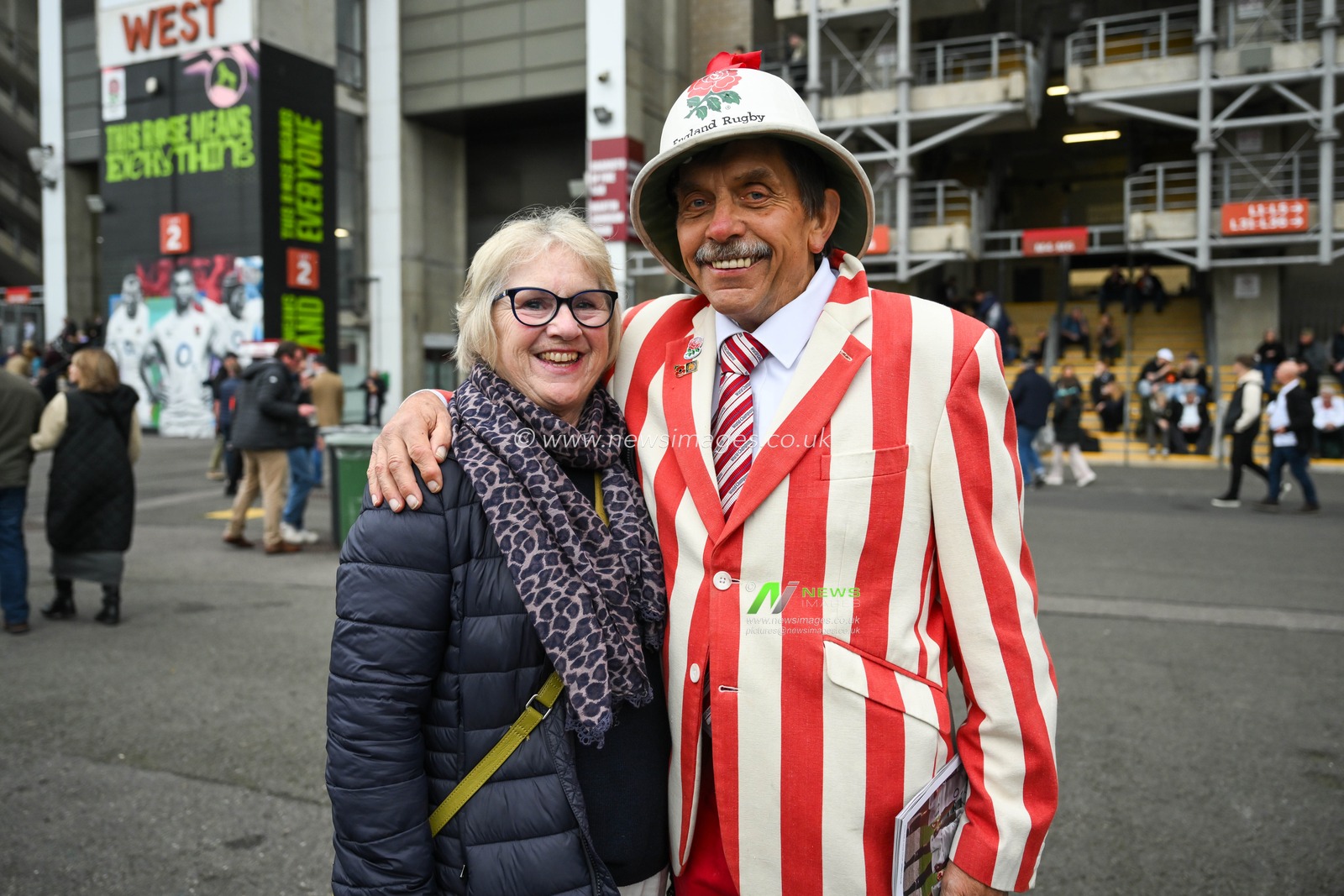 England fans begin to arrive ahead of the Autumn Nations Series match England vs New Zealand at Allianz Stadium,, Twickenham, United Kingdom, 2nd November 2024

(Photo by Craig Thomas/News Images)