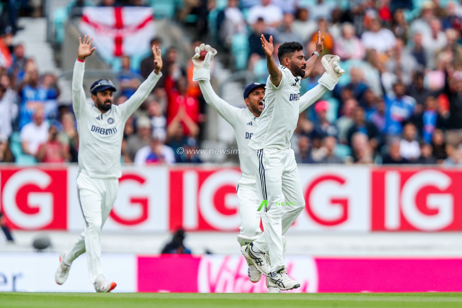 Mohammed Siraj of India celebrates with teammates after the dismissal of Jamie Smith of England during the 5th Rothesay Test Match day 5 England v India at The Kia Oval, London, United Kingdom, 4th August 2025

(Photo by Izzy Poles/News Images)