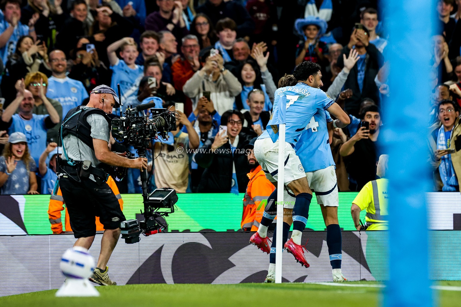 Nico Gonzalez of Manchester City celebrates his goal with teammates to make it 3-0 during the Premier League match Manchester City vs Bournemouth at Etihad Stadium, Manchester, United Kingdom, 20th May 2025

(Photo by Mark Cosgrove/News Images)