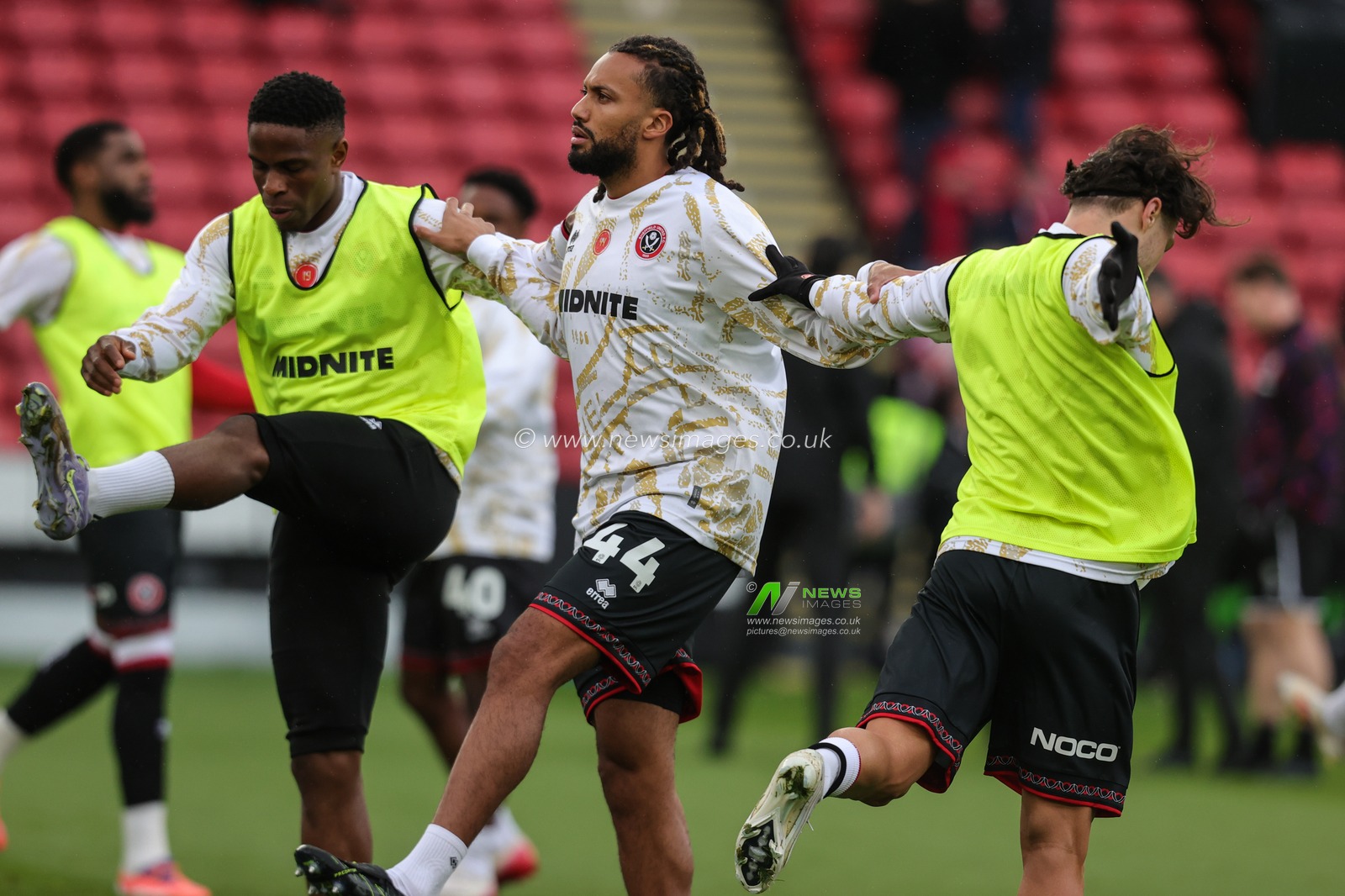 Jairo Riedewald of Sheffield United in the pregame warmup session during the Sky Bet Championship match Sheffield United vs Derby County at Bramall Lane, Sheffield, United Kingdom, 1st November 2025

(Photo by Richard Bierton/News Images)

*** GER AUT SUI OUT ***