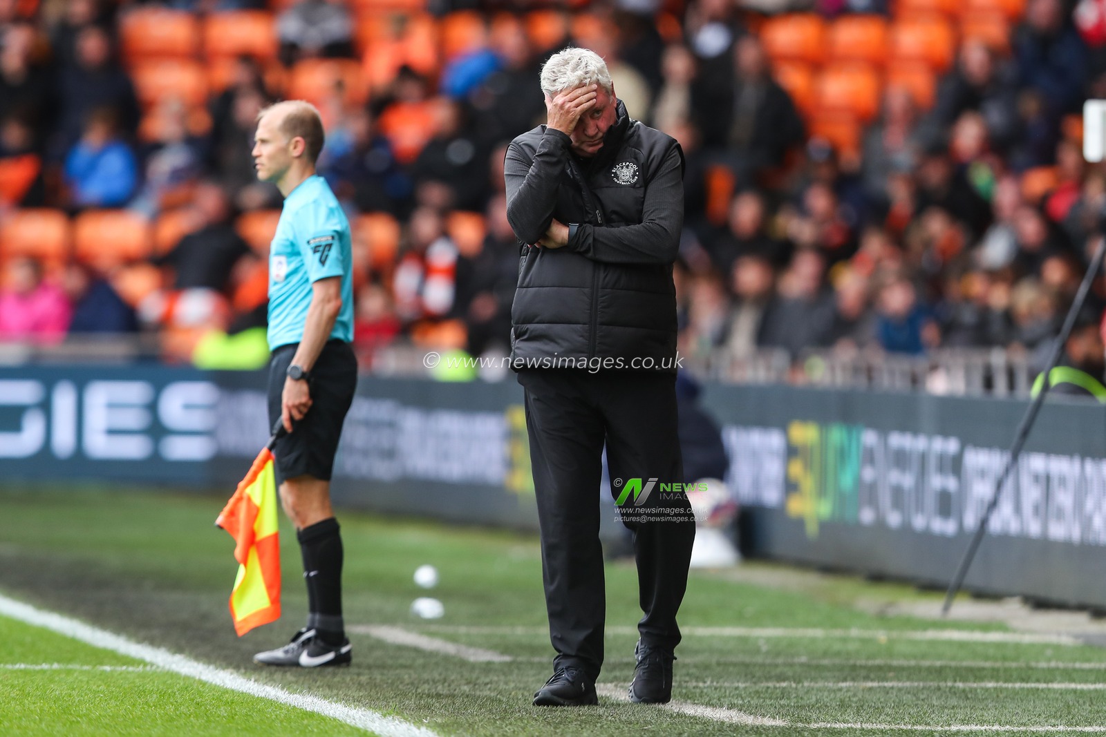Steve Bruce head coach of Blackpool reacts during the Sky Bet League 1 match Blackpool vs Burton Albion at Bloomfield Road, Blackpool, United Kingdom, 28th September 2024

(Photo by Gareth Evans/News Images)