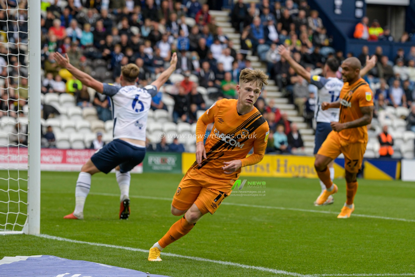 Keane Lewis-Potter #11 of Hull City celebrates scoring a goal to make it 1-1