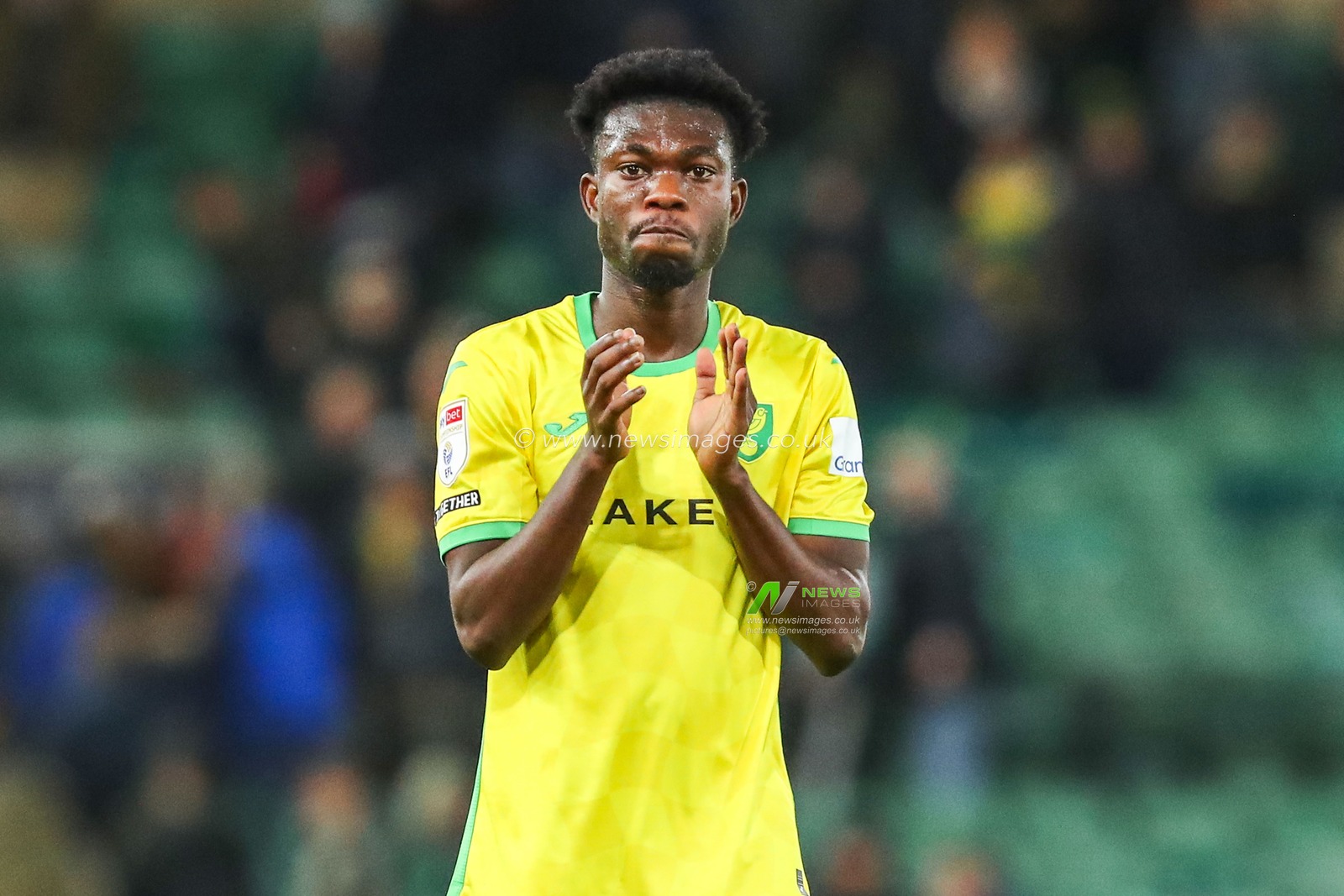 Amankwah Forson of Norwich City acknowledges the fans after the teams draw following the Sky Bet Championship match Norwich City vs Leeds United at Carrow Road, Norwich, United Kingdom, 1st October 2024

(Photo by Izzy Poles/News Images)