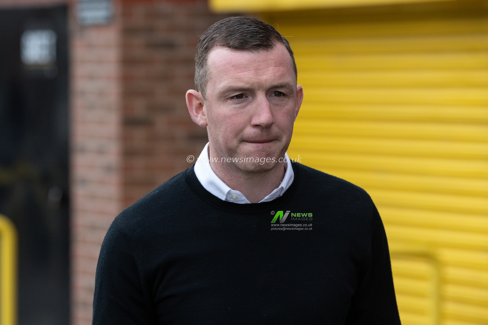 Neill Collins Head coach of Barnsley arrives during the Sky Bet League 1 match Port Vale vs Barnsley at Vale Park, Burslem, United Kingdom, 26th December 2023

(Photo by Alfie Cosgrove/News Images)