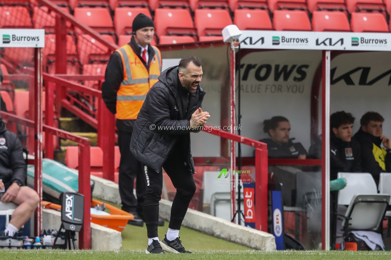 Martin Devaney caretaker manager of Barnsley encourages his team during the Sky Bet League 1 match Barnsley vs Northampton Town at Oakwell, Barnsley, United Kingdom, 27th April 2024

(Photo by Alfie Cosgrove/News Images)