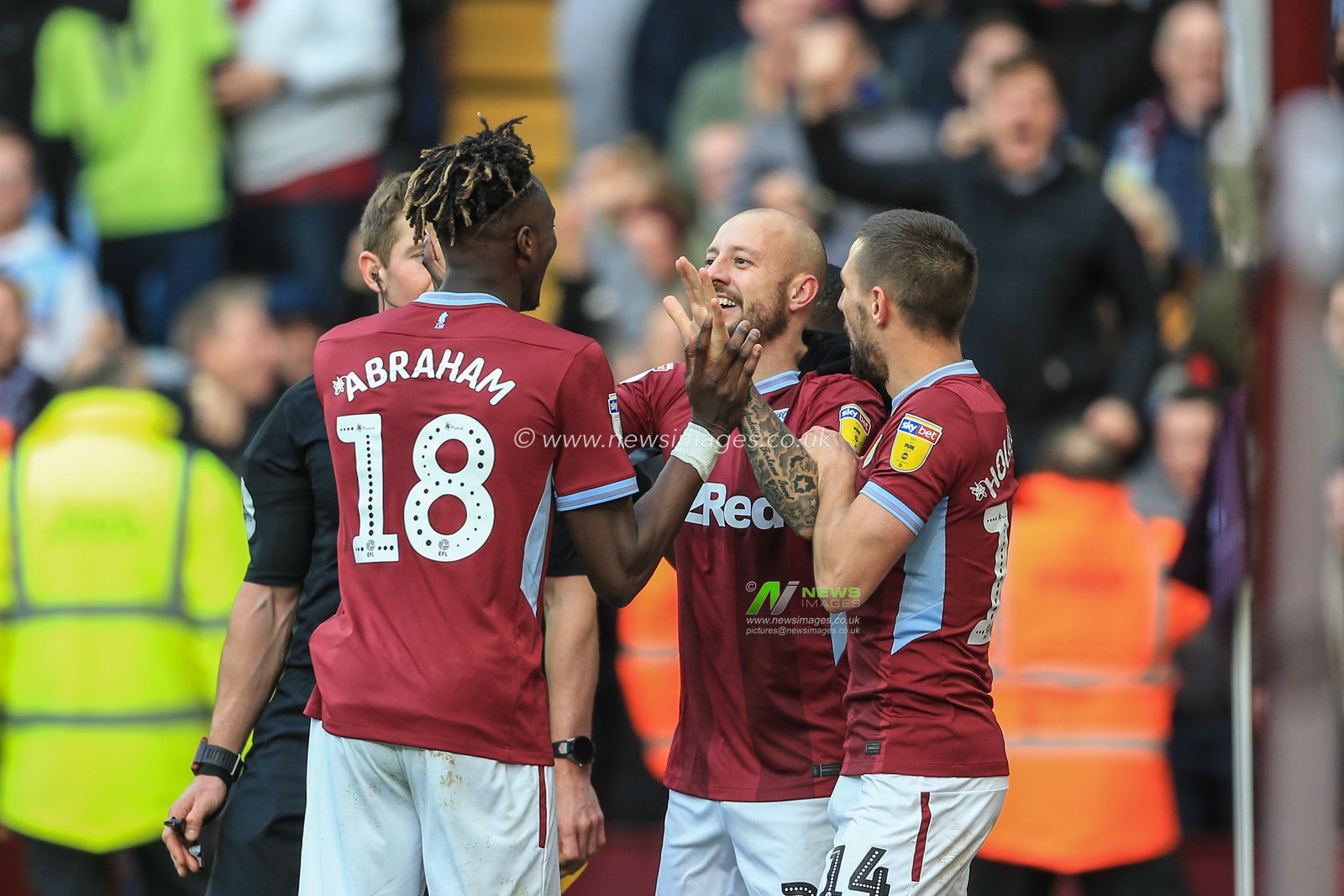 25th November 2018, Villa Park, Birmingham, England ; Sky Bet Championship, Aston Villa v Birmingham City :  Alan Hutton (21) of Aston Villa celebrates his goal to make it 4-2

Credit: Mark Cosgrove/News Images

English Football League images are subject to DataCo Licence