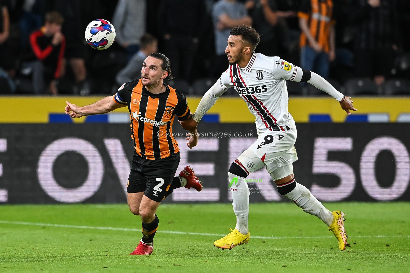 Lewis Coyle #2 of Hull City battles for the ball with Jacob Brown #9 of Stoke City during the Sky Bet Championship match Hull City vs Stoke City at MKM Stadium, Hull, United Kingdom, 13th September 2022

(Photo by Craig Thomas/News Images)