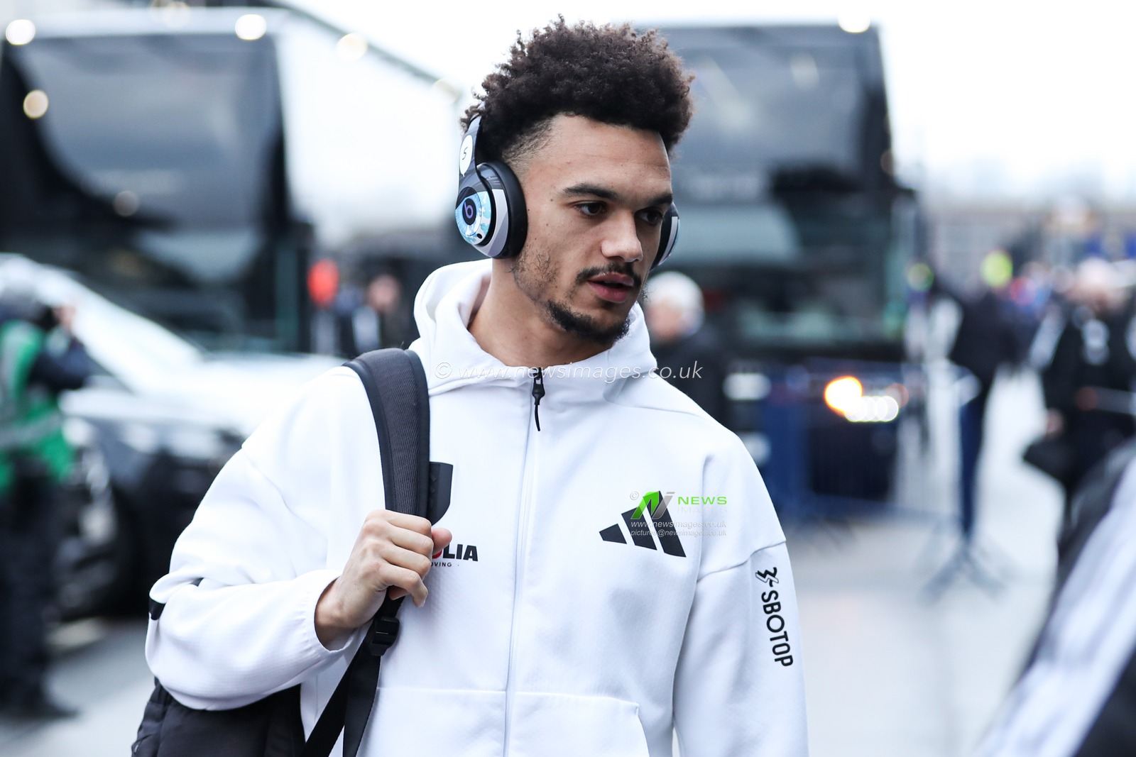 Antonee Robinson of Fulham arrives at stadium ahead of the Premier League match Leeds United vs Fulham at Elland Road, Leeds, United Kingdom, 17th January 2026

(Photo by Jorge Horsted/News Images)
