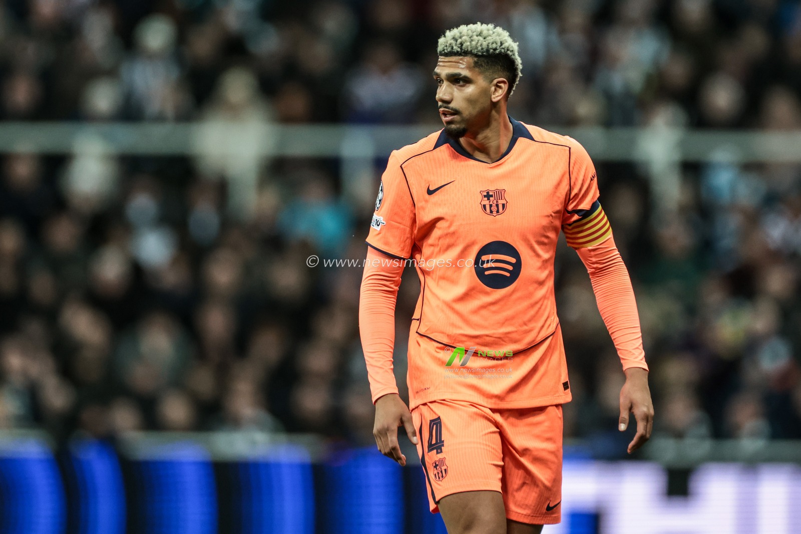 Ronald Araujo of Barcelona during the UEFA Champions League Last 16 match Newcastle Untied vs Barcelona at St. James's Park, Newcastle, United Kingdom on 10 March 2026

(Photo by Mark Cosgrove/News Images)