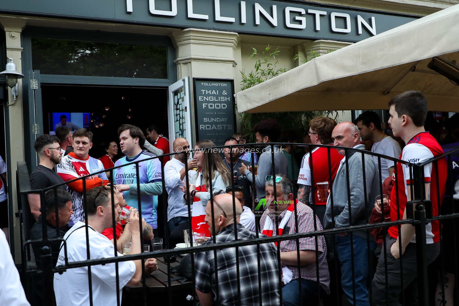 Fans enjoy a pre-match pint at the Tollington prior to the Premier League match Arsenal vs Bournemouth at Emirates Stadium, London, United Kingdom, 3rd May 2025

(Photo by Izzy Poles/News Images)