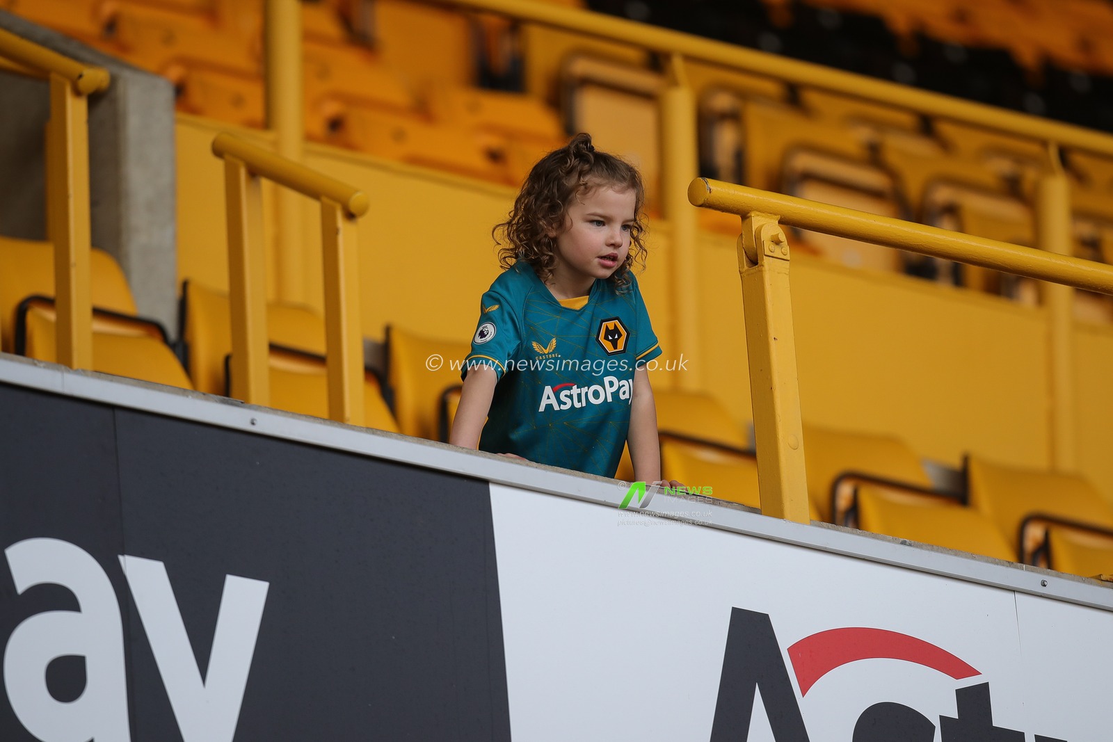 A young Wolverhampton Wanderers supporter watches her team warm up ahead of the Premier League match Wolverhampton Wanderers vs Leeds United at Molineux, Wolverhampton, United Kingdom, 18th March 2023

(Photo by James Heaton/News Images)