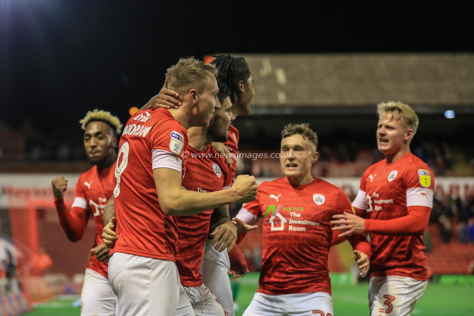 2nd October 2019, Oakwell, Barnsley, England; Sky Bet Championship, Barnsley v Derby County : Cauley Woodrow (9) of Barnsley celebrates his goal to make it 2-2 

Credit: Mark Cosgrove/News Images