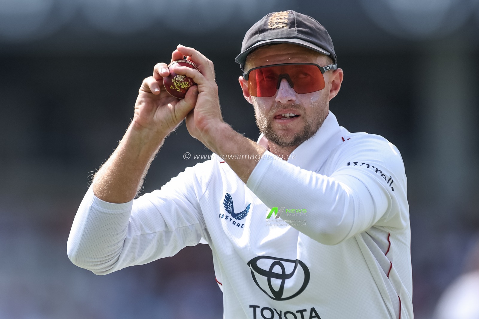 Joe Root of England fields the ball during the 1st Rothesay Test Match Day 2 England vs India at Headingley Cricket Ground, Leeds, United Kingdom, 21st June 2025

(Photo by Mark Cosgrove/News Images)