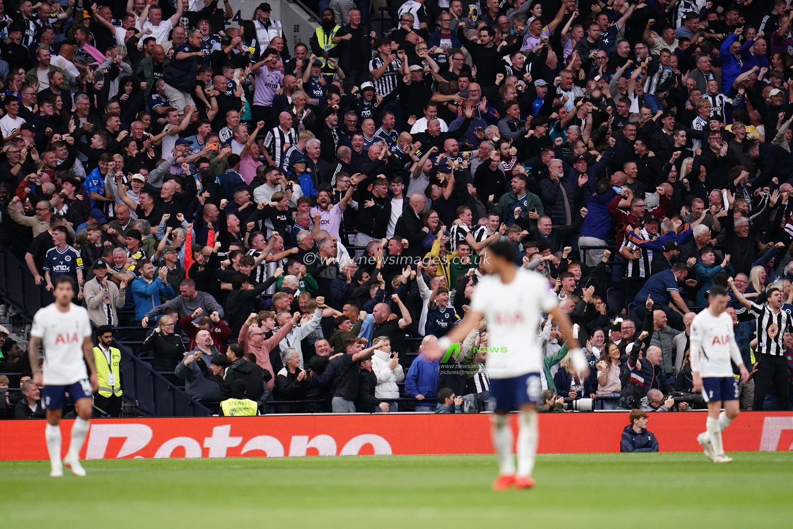 Newcastle support celebrate 0-1 lead during the Premier League match Tottenham Hotspur vs Newcastle Untied at Tottenham Hotspur Stadium, London, United Kingdom on 29 August 2026

(Photo by Harvey Murphy/News Images)