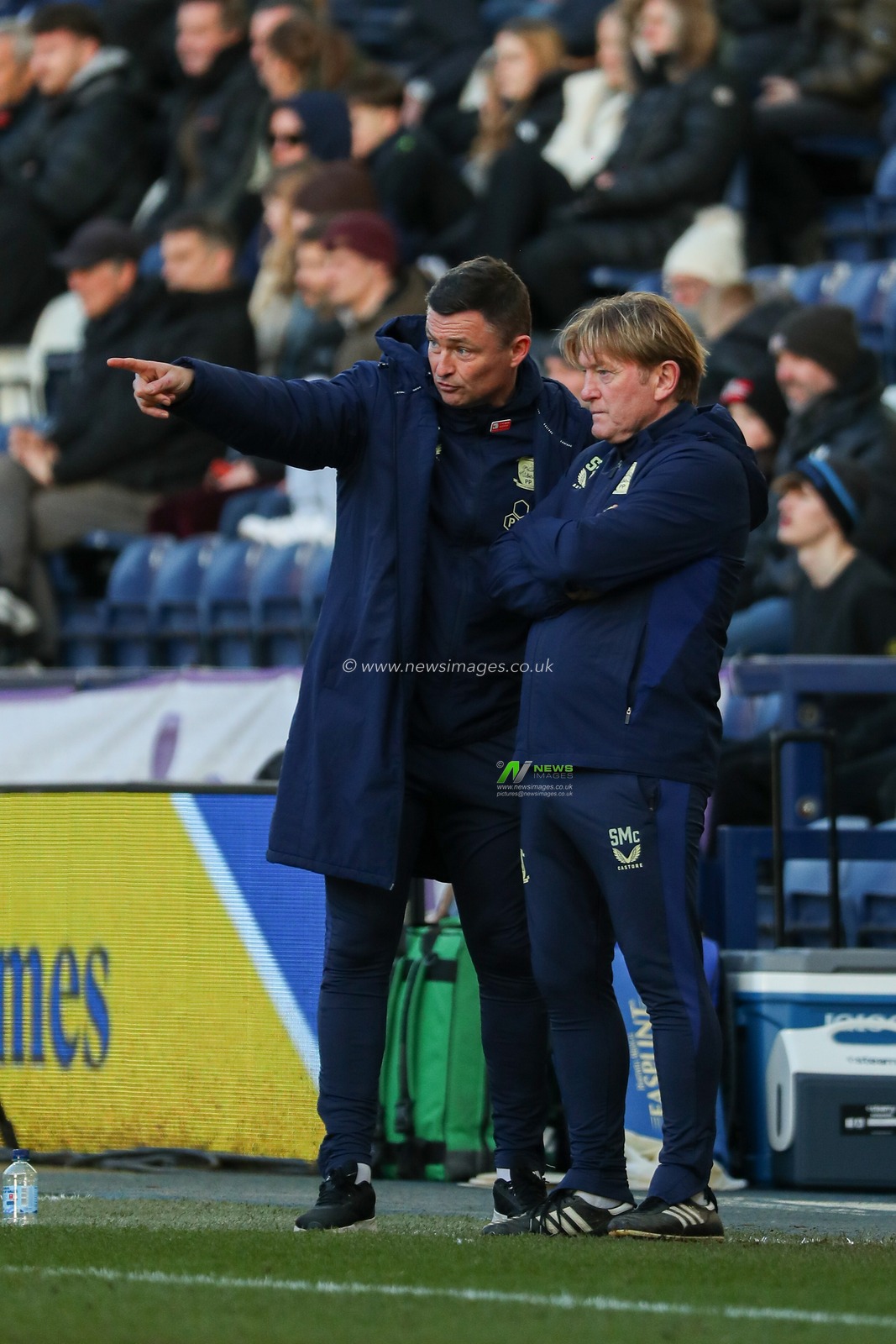 Paul Heckingbottom manager of Preston North End pointing to his players during the Sky Bet Championship match Preston North End vs Middlesbrough at Deepdale, Preston, United Kingdom, 25th January 2025

(Photo by Jorge Horsted/News Images)