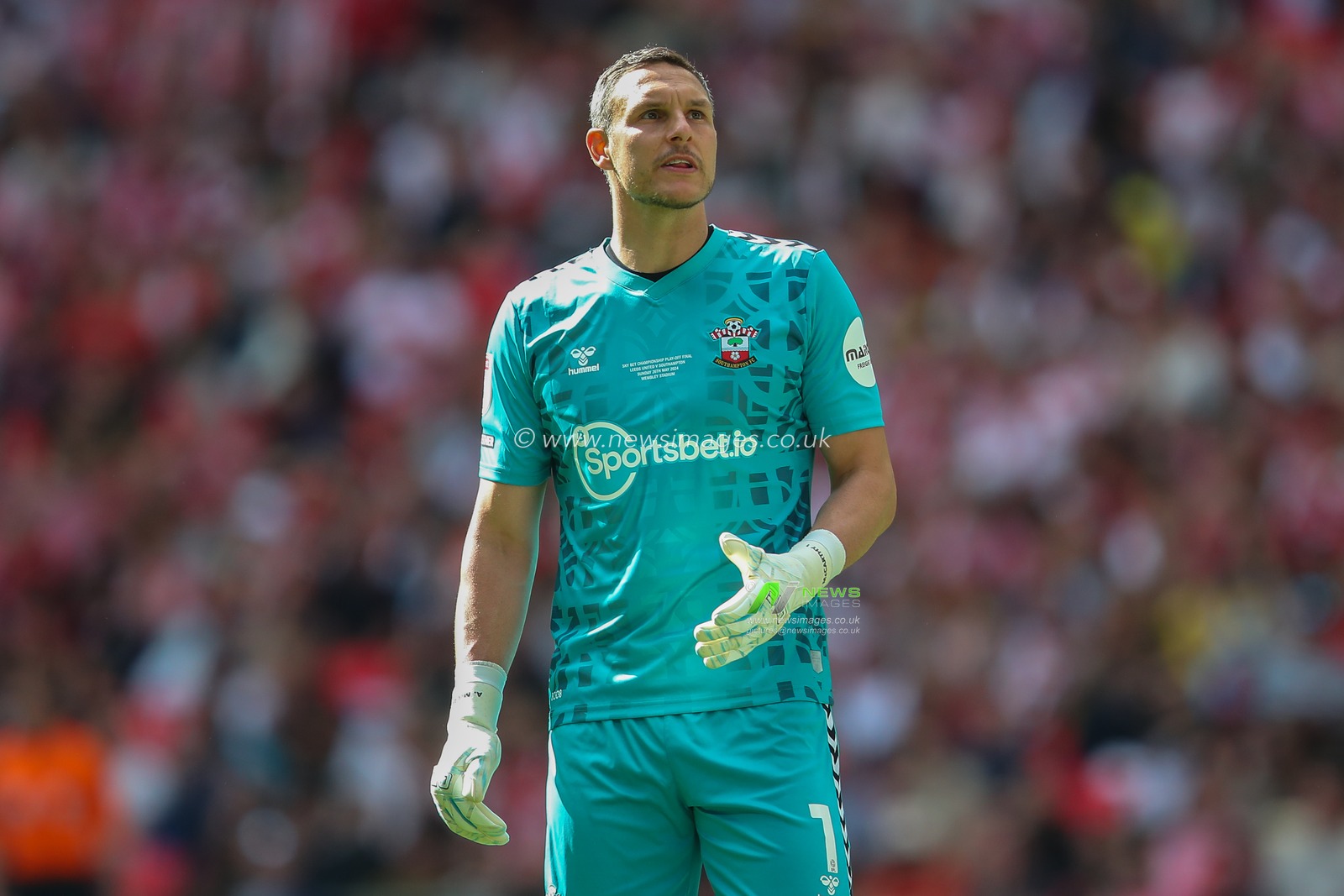 Alex McCarthy of Southampton during the Sky Bet Championship Play-Off Final match Leeds United vs Southampton at Wembley Stadium, London, United Kingdom, 26th May 2024

(Photo by Gareth Evans/News Images)