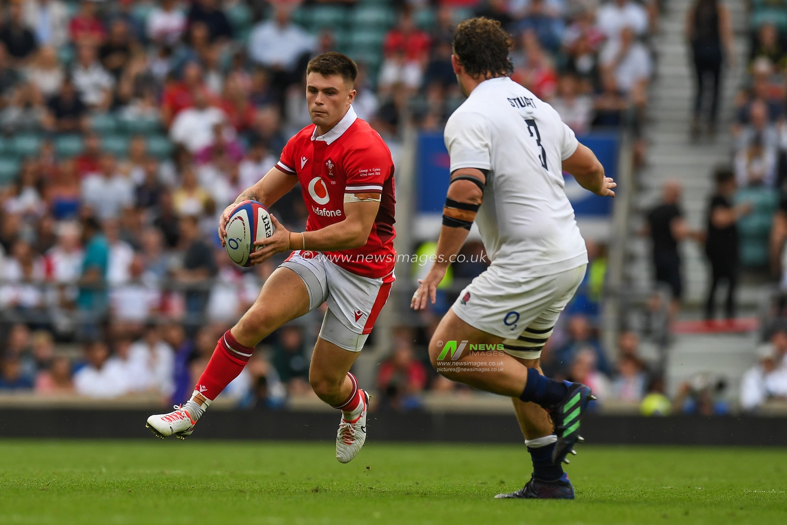 Joe Roberts of Wales makes a break during the 2023 Summer Series match England vs Wales at Twickenham Stadium, Twickenham, United Kingdom, 12th August 2023

(Photo by Mike Jones/News Images)