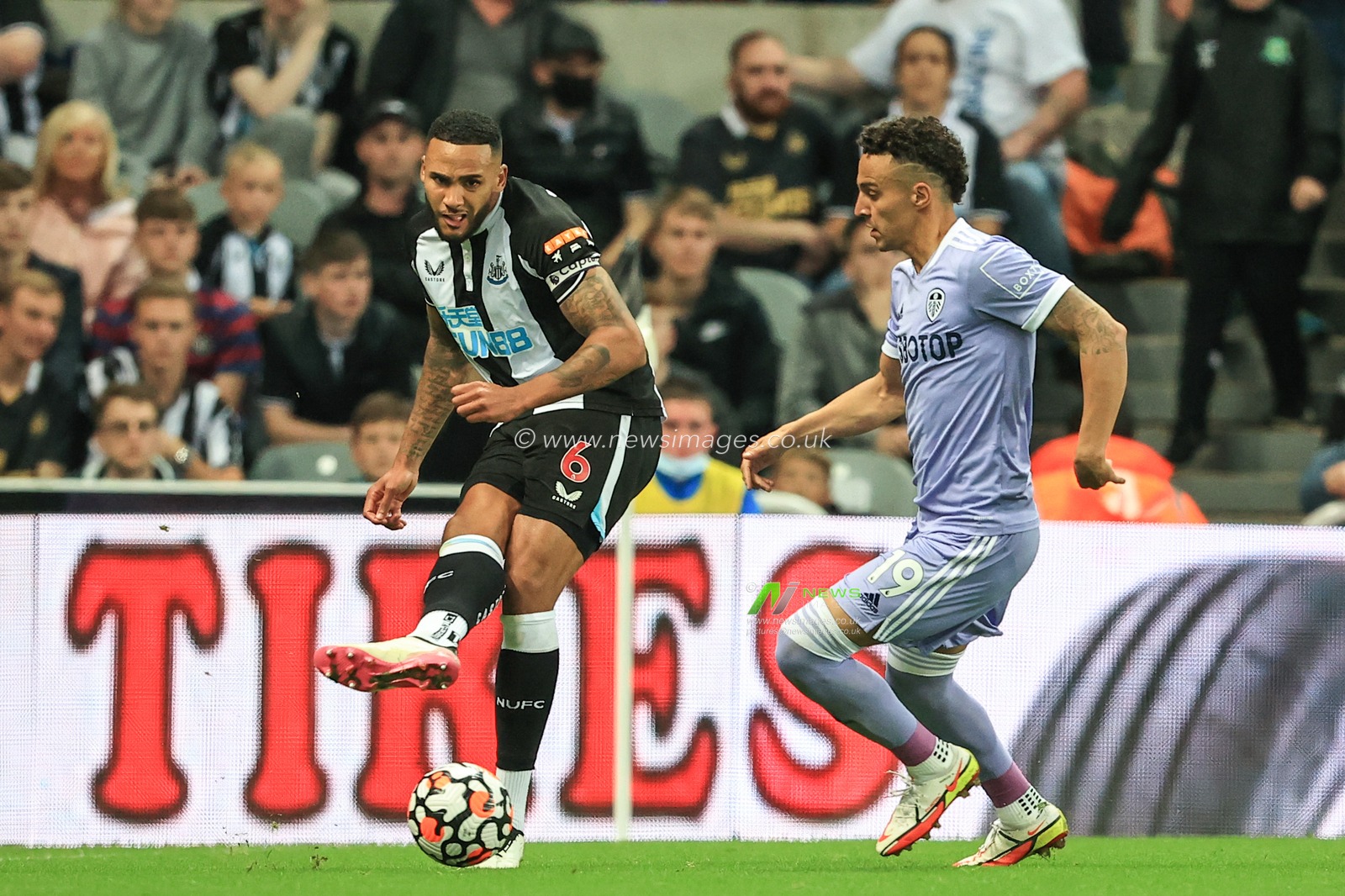 Jamaal Lascelles #6 of Newcastle United passes the ball