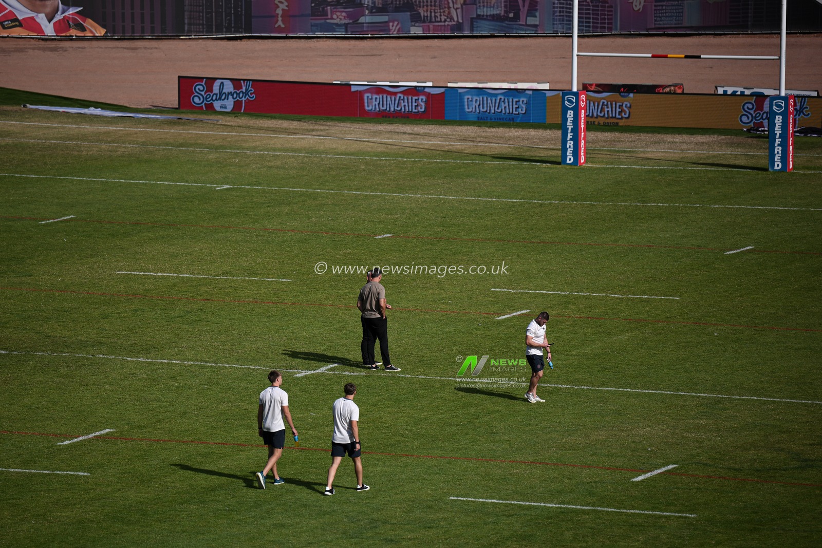 Players of Warrington Wolves arrive prior to the Betfred Super League round 22 match Bradford Bulls vs Warrington Wolves at Odsal Stadium, Bradford, United Kingdom on 08 August 2026

(Photo by Ben Roberts/News Images)