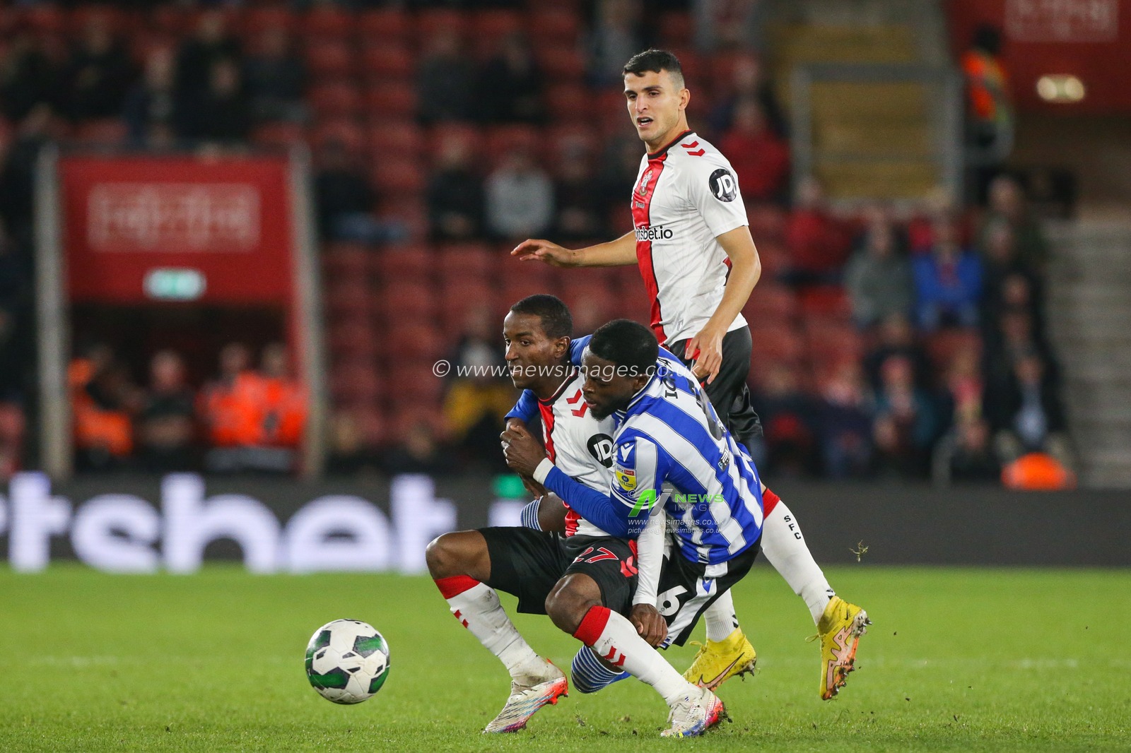 Dominic Iorfa #6 of Sheffield Wednesday and Ibrahima Diallo #27 of Southampton tussle for the ball during the Carabao Cup Third Round match Southampton vs Sheffield Wednesday at St Mary's Stadium, Southampton, United Kingdom, 9th November 2022

(Photo by Arron Gent/News Images)