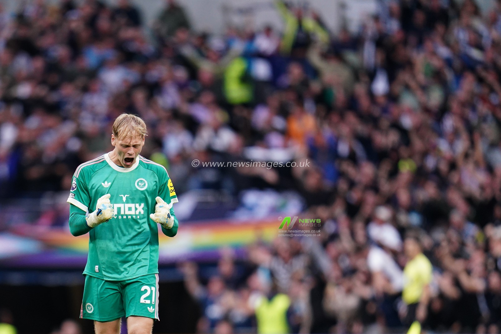 Newcastle United goalkeeper Lukas Hornicek celebrates his team’s goal during the Premier League match Tottenham Hotspur vs Newcastle Untied at Tottenham Hotspur Stadium, London, United Kingdom on 29 August 2026

(Photo by Harvey Murphy/News Images)