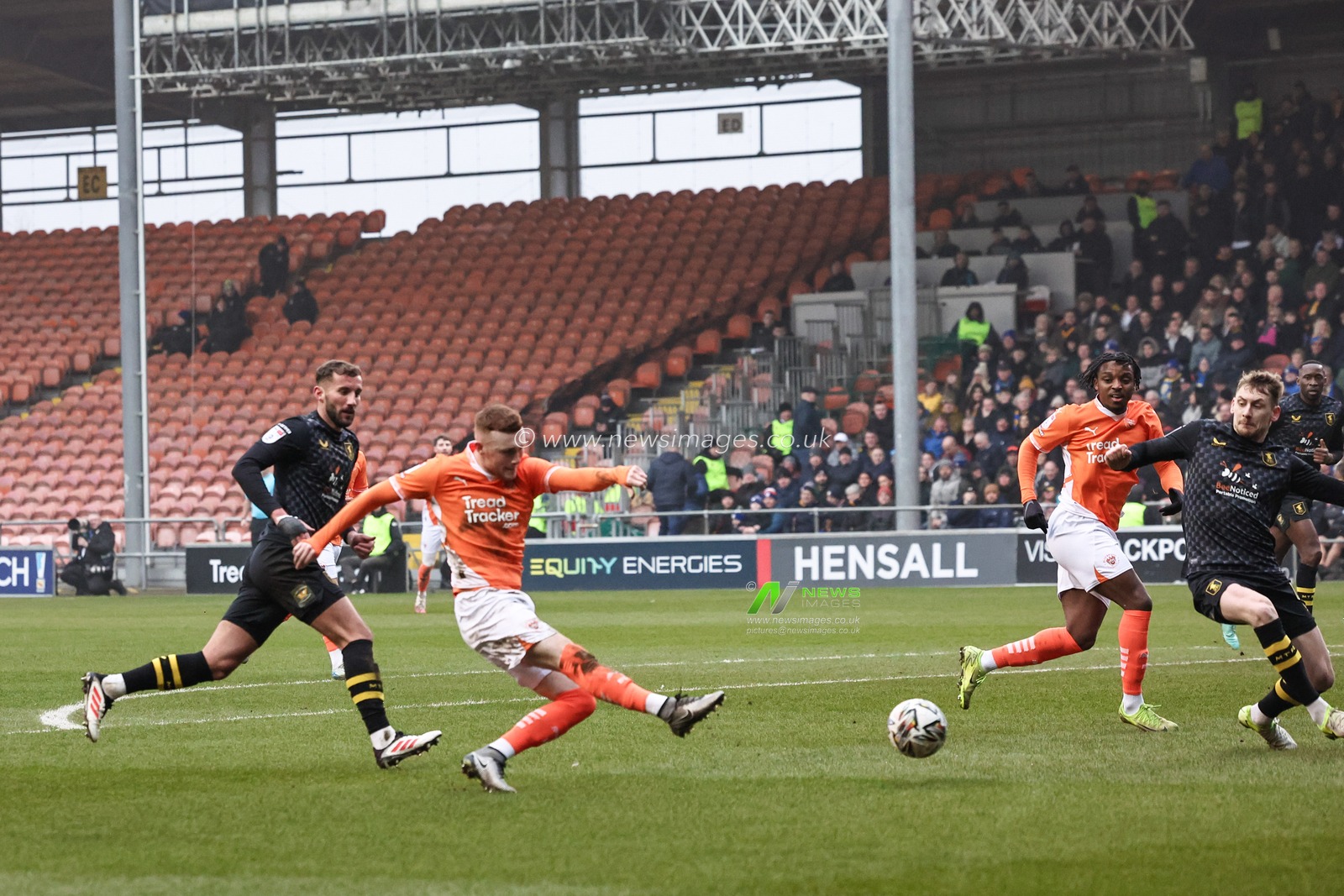 Sonny Carey of Blackpool scores to make it 1-0 during the Sky Bet League 1 match Blackpool vs Mansfield Town at Bloomfield Road, Blackpool, United Kingdom, 15th February 2025

(Photo by Mark Cosgrove/News Images)