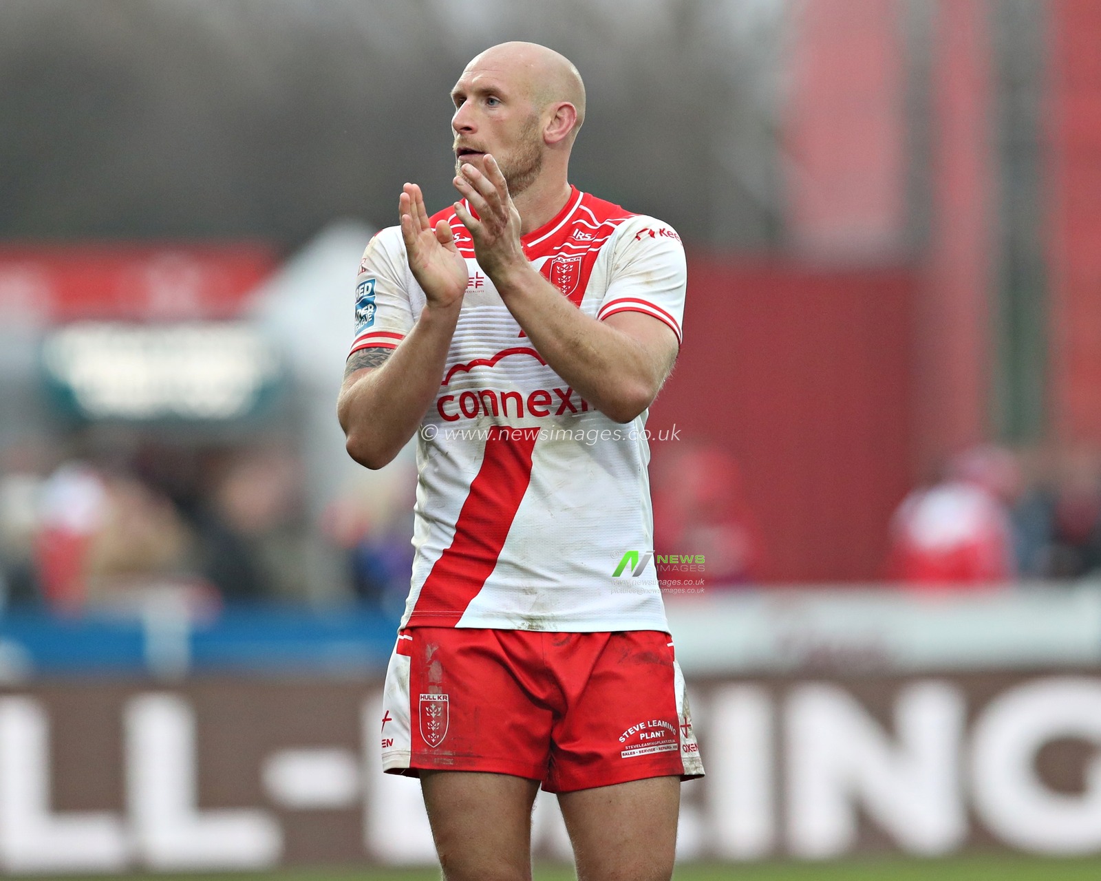 Dean Hadley of Hull KR applauds the fans after the Betfred Super League Round 5 match Hull KR vs Leigh Leopards at Sewell Group Craven Park, Kingston upon Hull, United Kingdom, 22nd March 2025

(Photo by Sam Eaden/News Images)