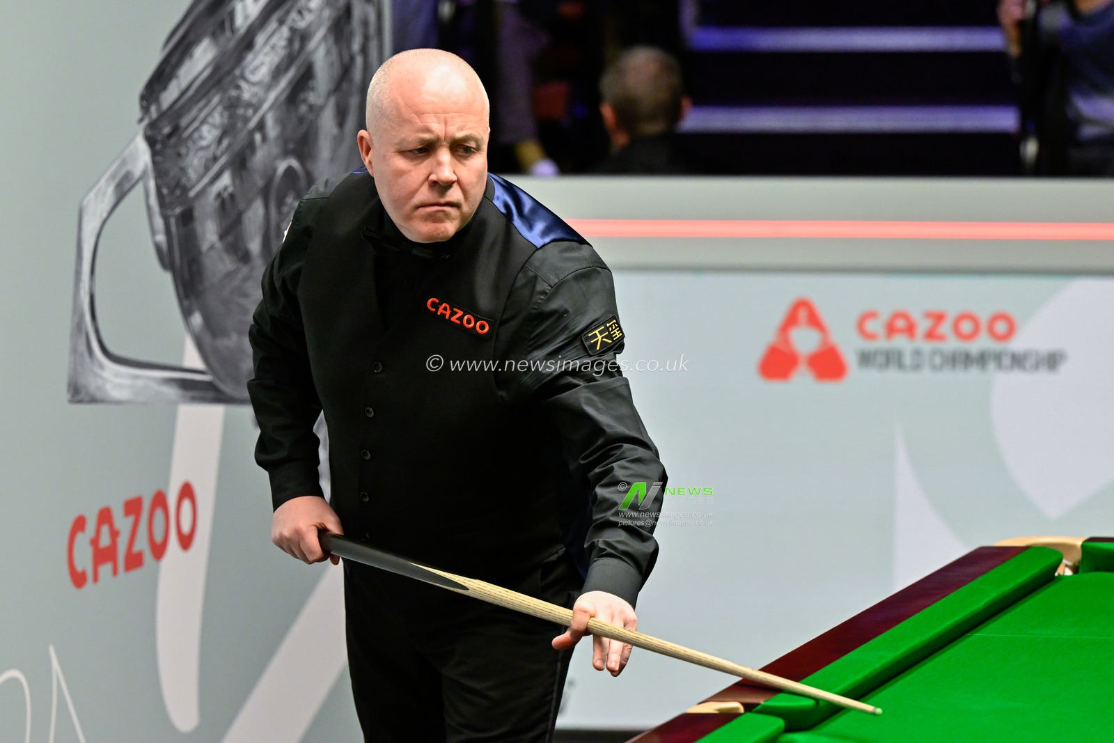 John Higgins looks over the table, during the Cazoo World Championships 2024 at Crucible Theatre, Sheffield, United Kingdom, 28th April 2024

(Photo by Cody Froggatt/News Images)