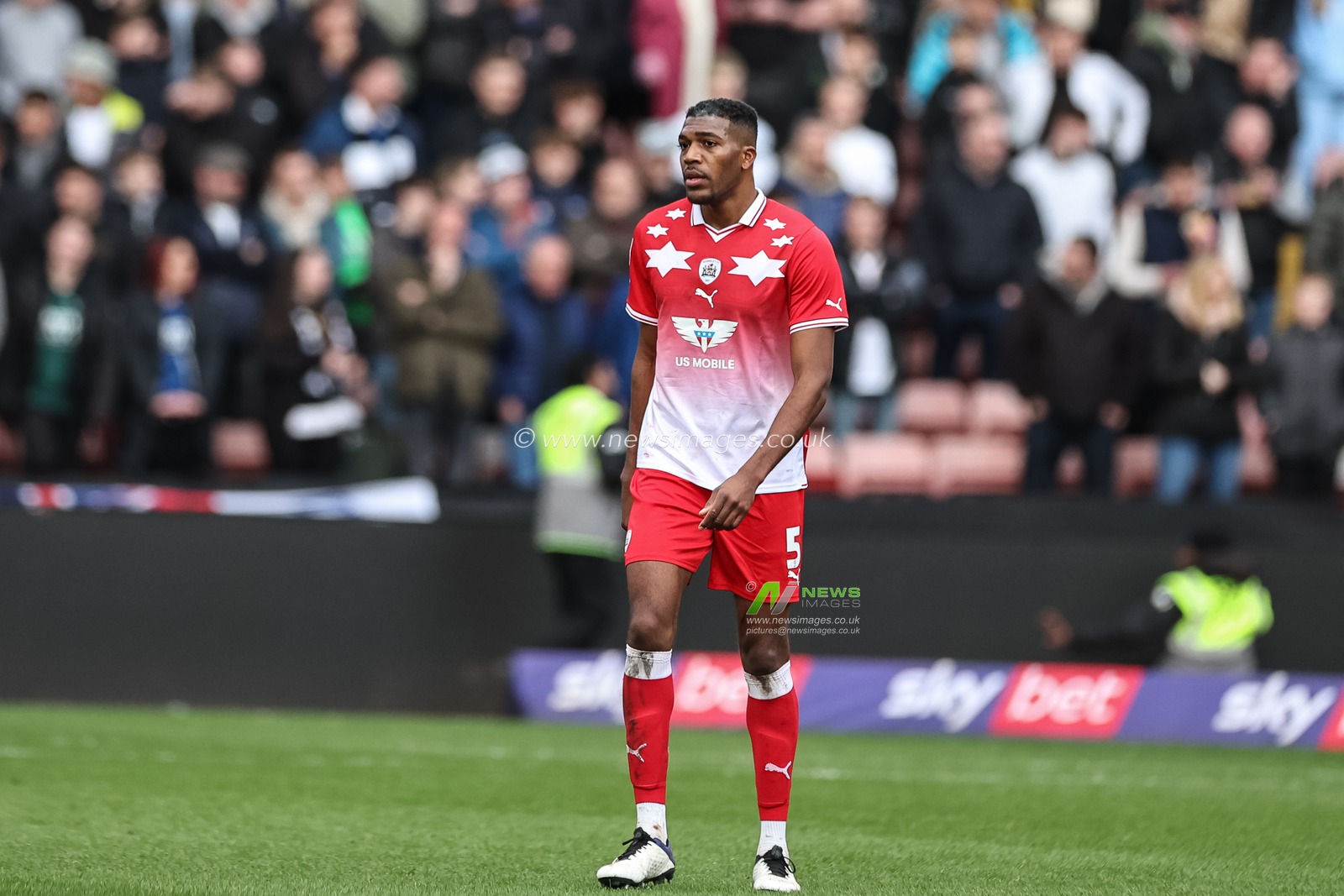 Donovan Pines of Barnsley during the Sky Bet League 1 match Barnsley vs Derby County at Oakwell, Barnsley, United Kingdom, 24th February 2024

(Photo by Mark Cosgrove/News Images)