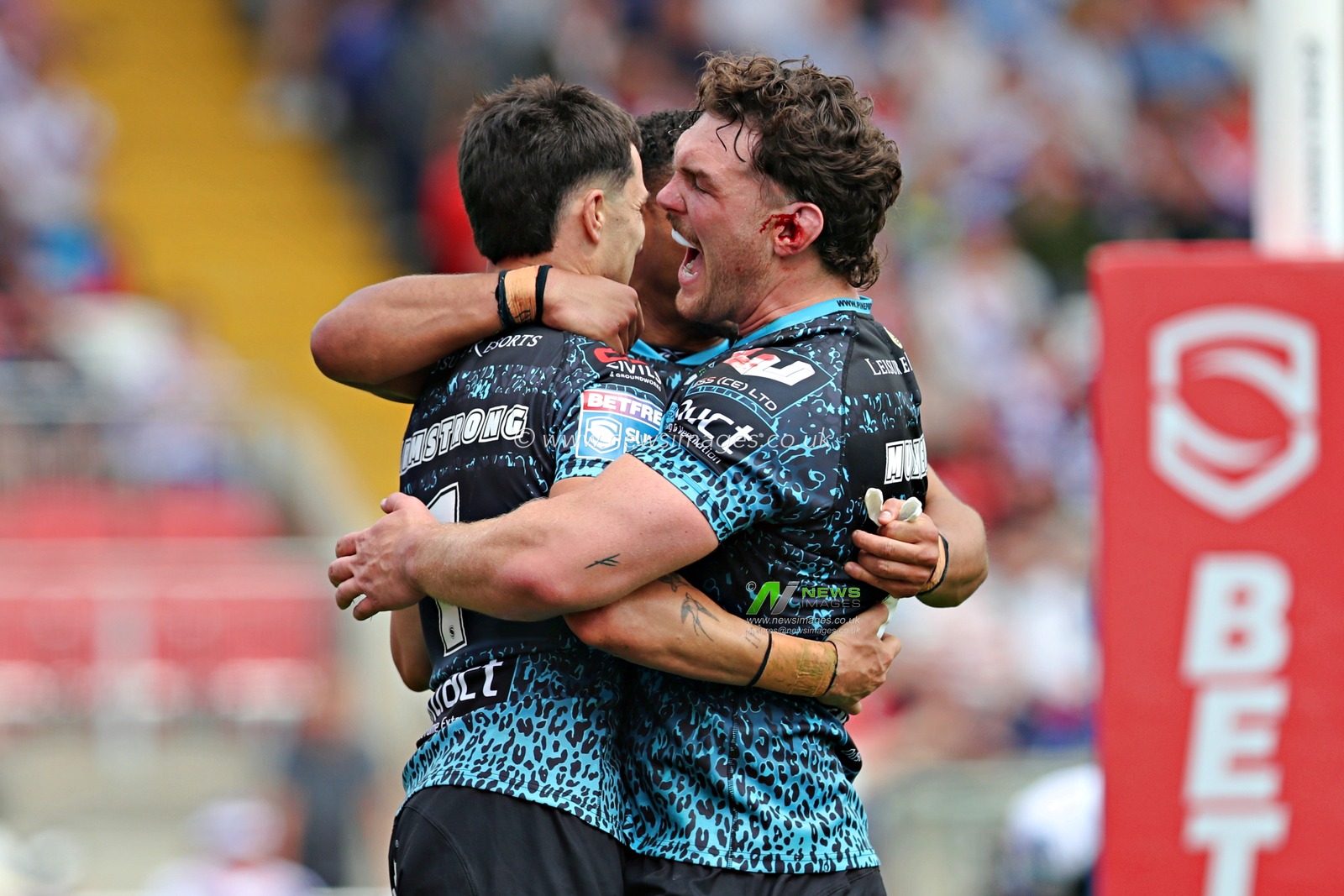David Armstrong of Leigh Leopards celebrates scoring a try during the Betfred Super League Round 14 match Wakefield Trinity vs Leigh Leopards at DIY Kitchens Stadium, Wakefield, United Kingdom, 15th June 2025

(Photo by Sam Eaden/News Images)