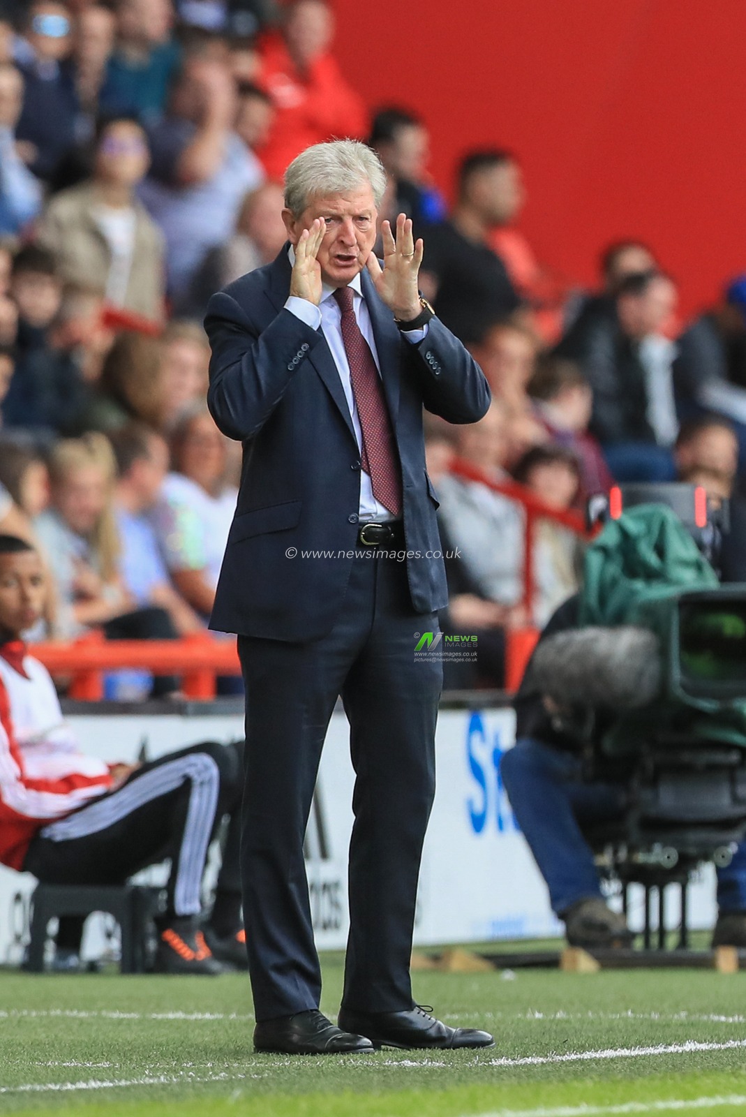 18th August 2019 , Bramall Lane, Sheffield, England; Premier League Football, Sheffield United vs Crystal Palace ; Roy Hodgson manager of Crystal Palacegives his team instructions 


Credit: Mark Cosgrove/News Images

English Football League images are subject to DataCo Licence