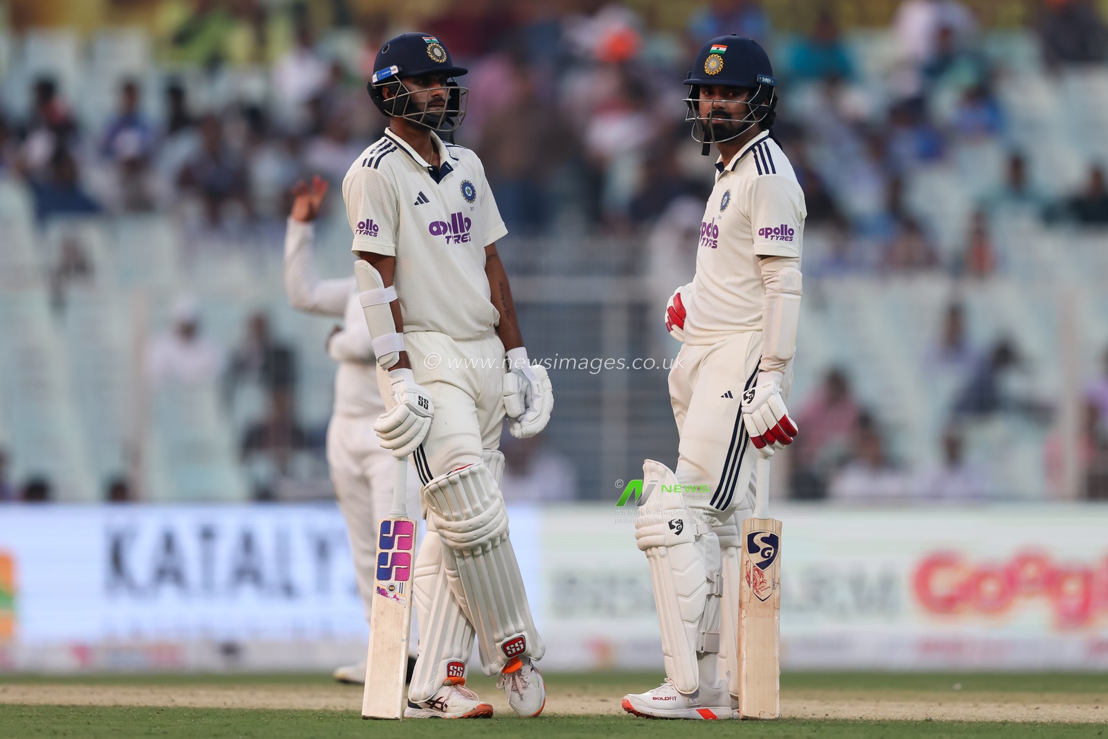Washington Sundar of India and KL Rahul of India during the IDFC First Bank Test match day 1 India vs South Africa at Eden Gardens, Kolkata, India, 14th November 2025

(Photo by Shubhajit Roy Karmakar/News Images)