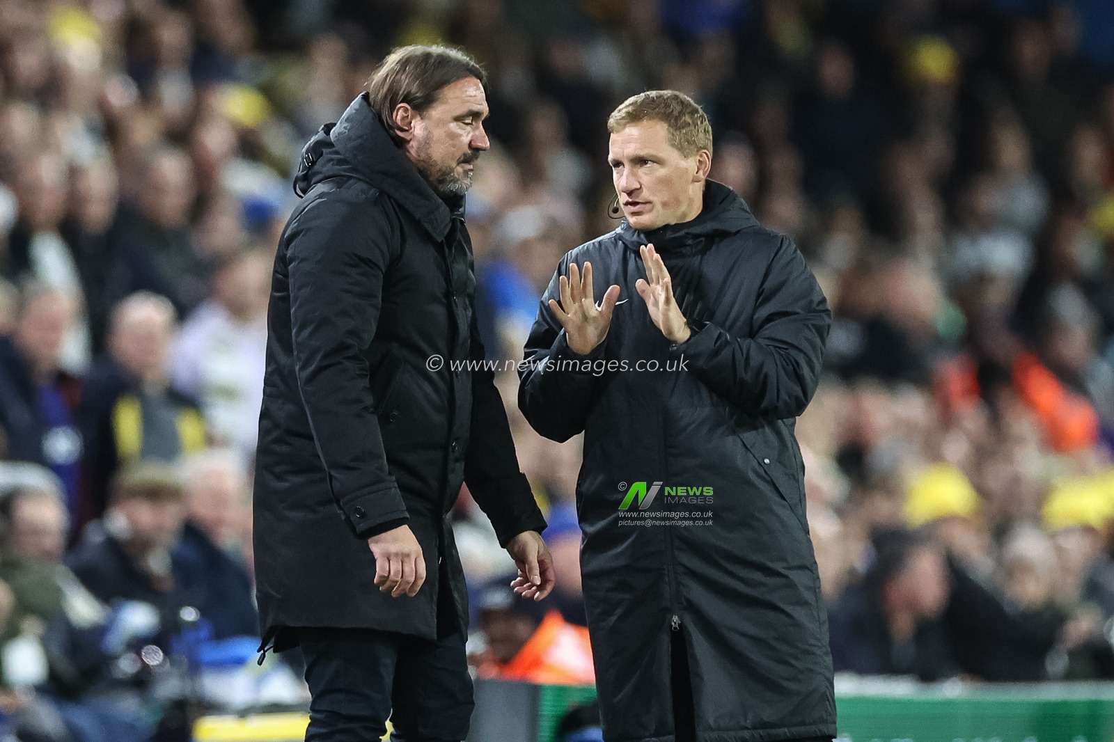 Daniel Farke manager of Leeds United and fourth official John Busby chat during the Sky Bet Championship match Leeds United vs Sheffield United at Elland Road, Leeds, United Kingdom, 18th October 2024

(Photo by Mark Cosgrove/News Images)
