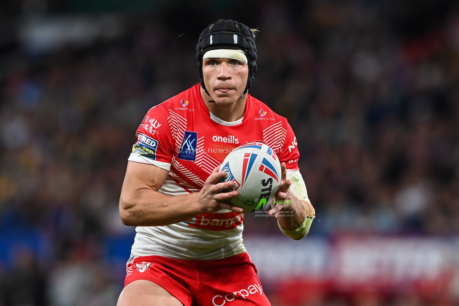 Jonny Lomax #6 of St Helens in action during the 25th Betfred Super League Grand Final match St Helens vs Leeds Rhinos at Old Trafford, Manchester, United Kingdom, 24th September 2022

(Photo by Craig Thomas/News Images)