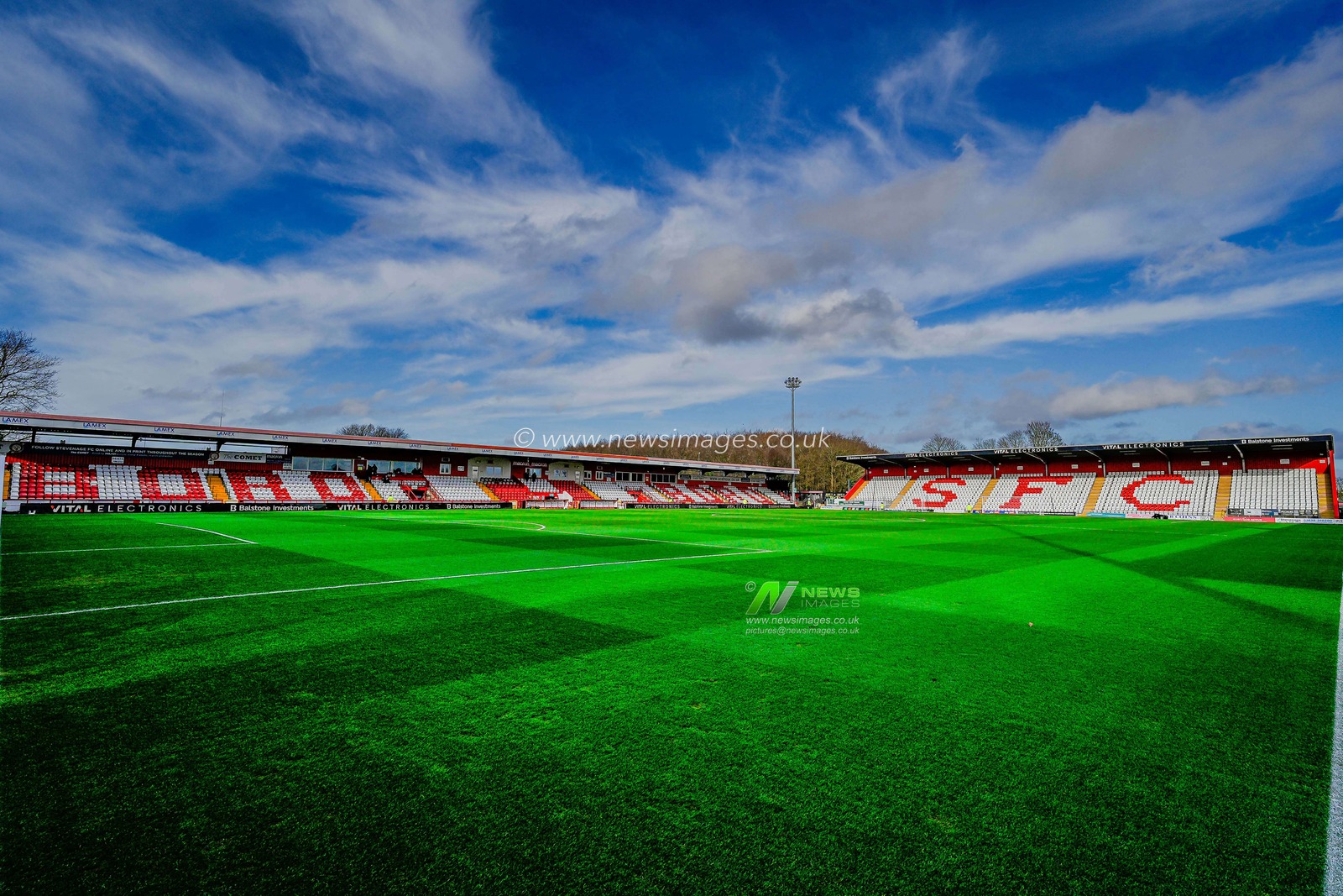 A general view of the pitch ahead of kick off the  during the Sky Bet League 1 match Stevenage vs Mansfield Town at Lamex Stadium, Stevenage, United Kingdom, 24th January 2026

(Photo by Maynard Manyowa/News Images)