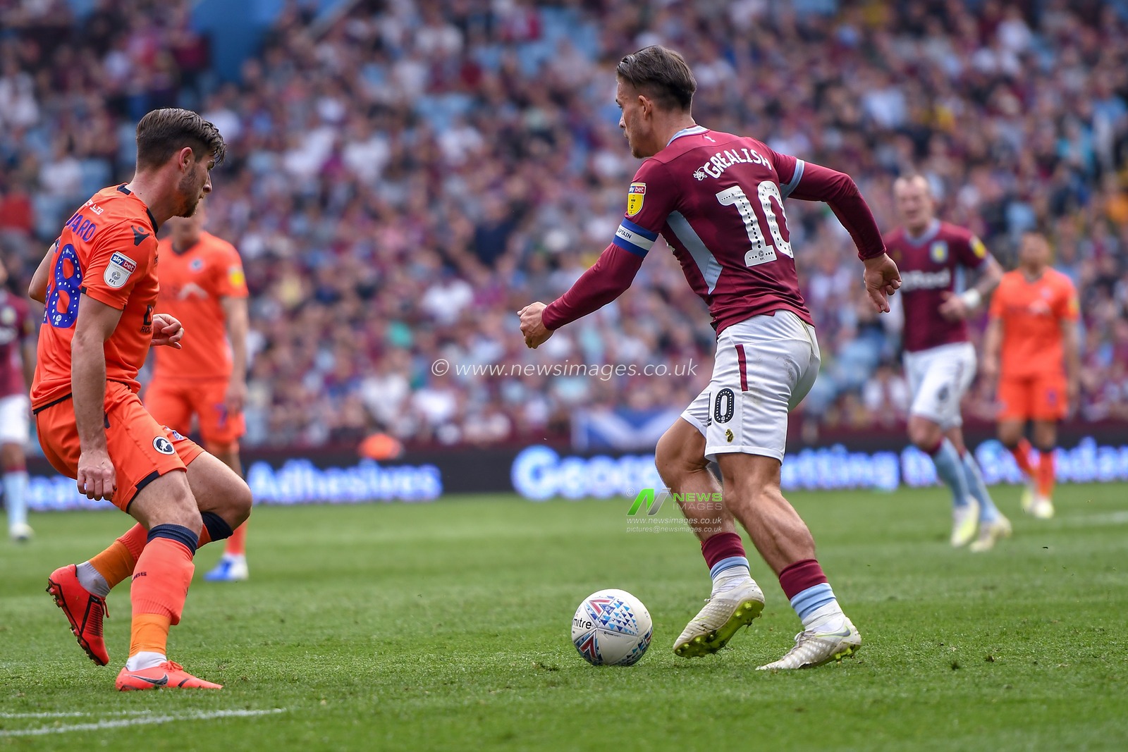 22nd April 2019 , Villa Park, Birmingham, England ; Sky Bet Championship, Aston Villa vs Millwall : Jack Grealish (10) of Aston Villa cuts inside Ben Thompson (08) of Millwall

Credit: Gareth Dalley/News Images

English Football League images are subject to DataCo Licence